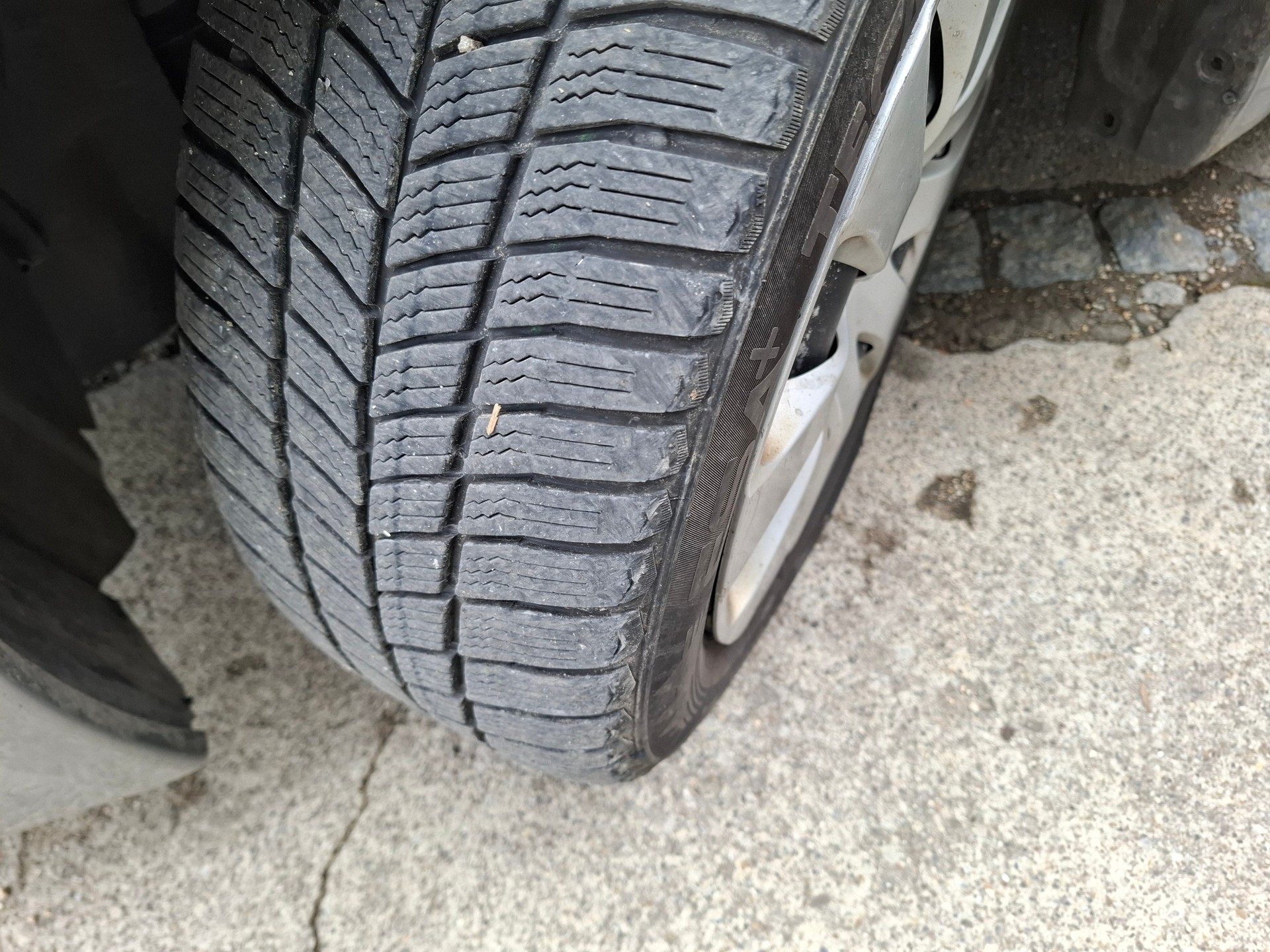 SUBARU Legacy 2.0R AWD Swiss-image-12
