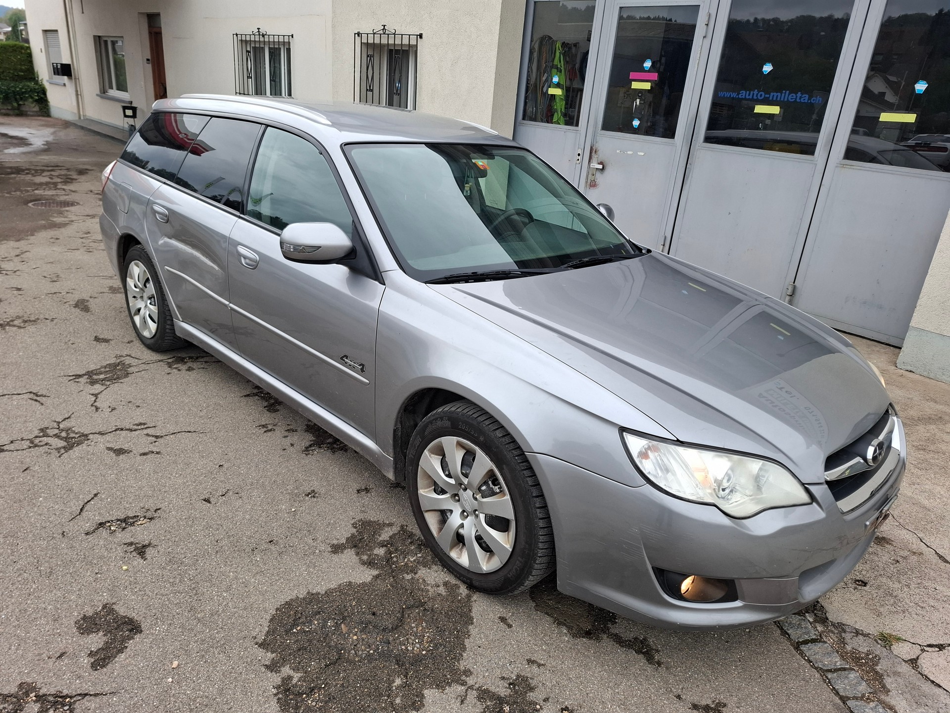 SUBARU Legacy 2.0R AWD Swiss-image-1