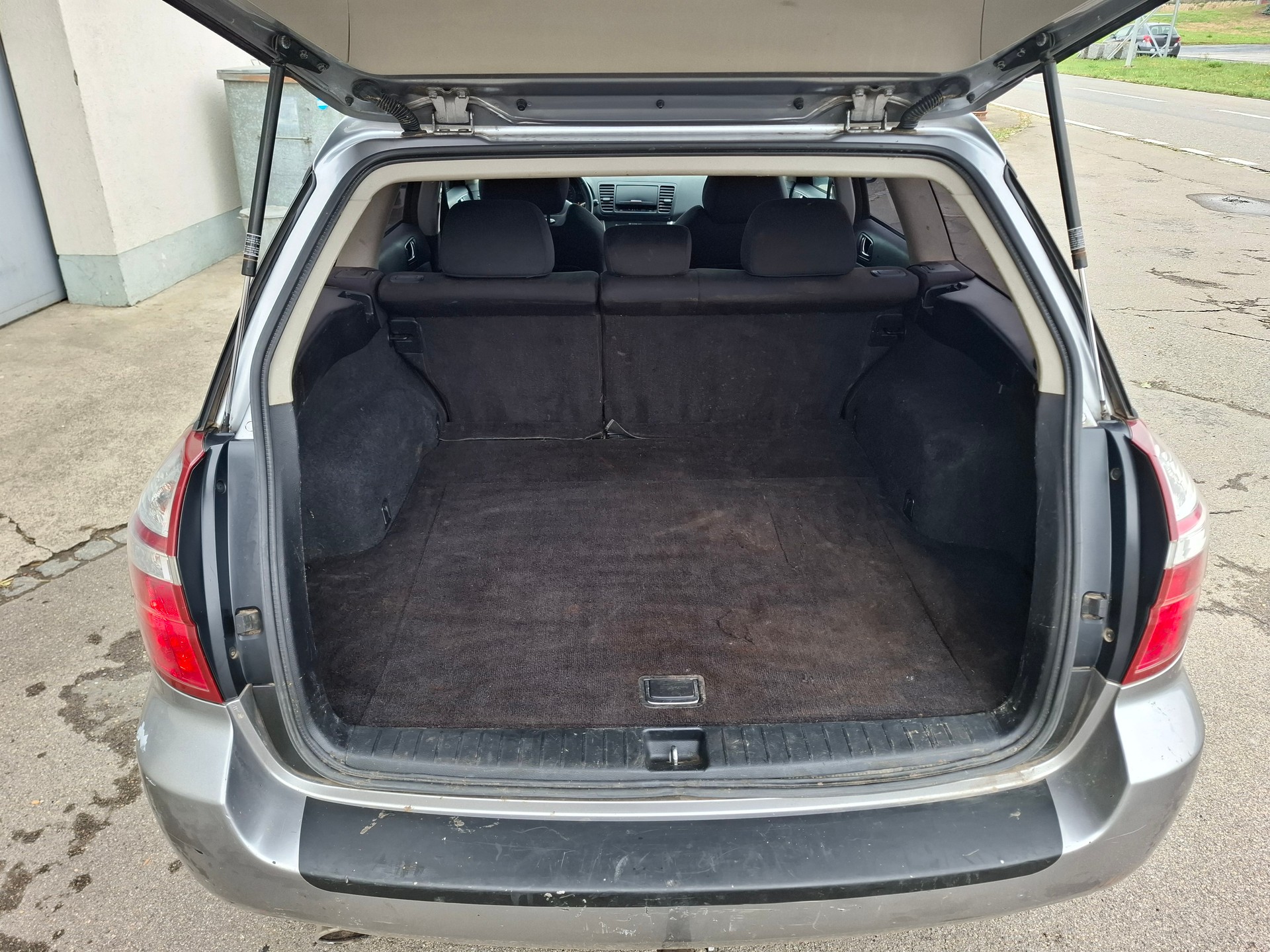 SUBARU Legacy 2.0R AWD Swiss-image-7
