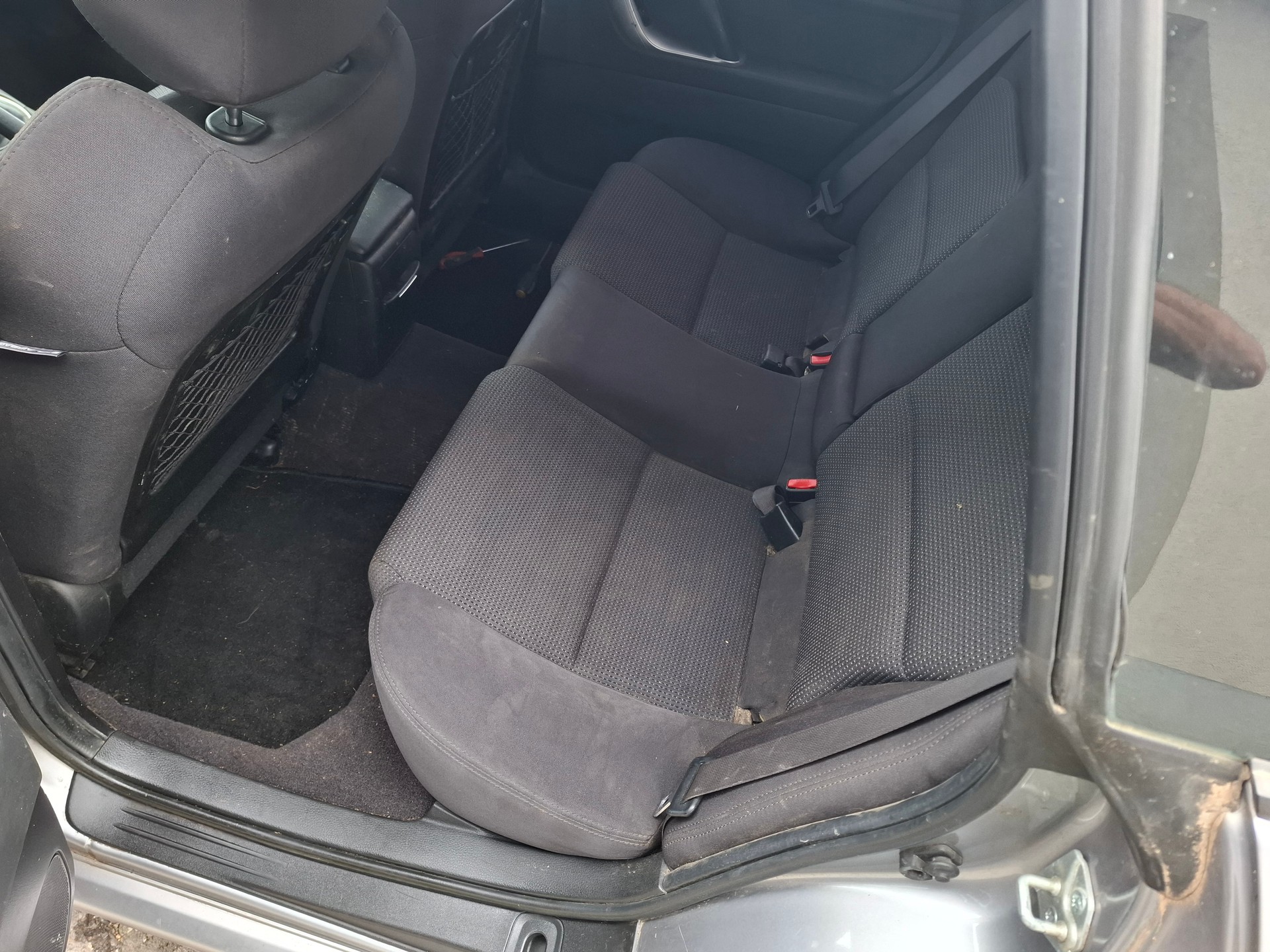 SUBARU Legacy 2.0R AWD Swiss-image-8
