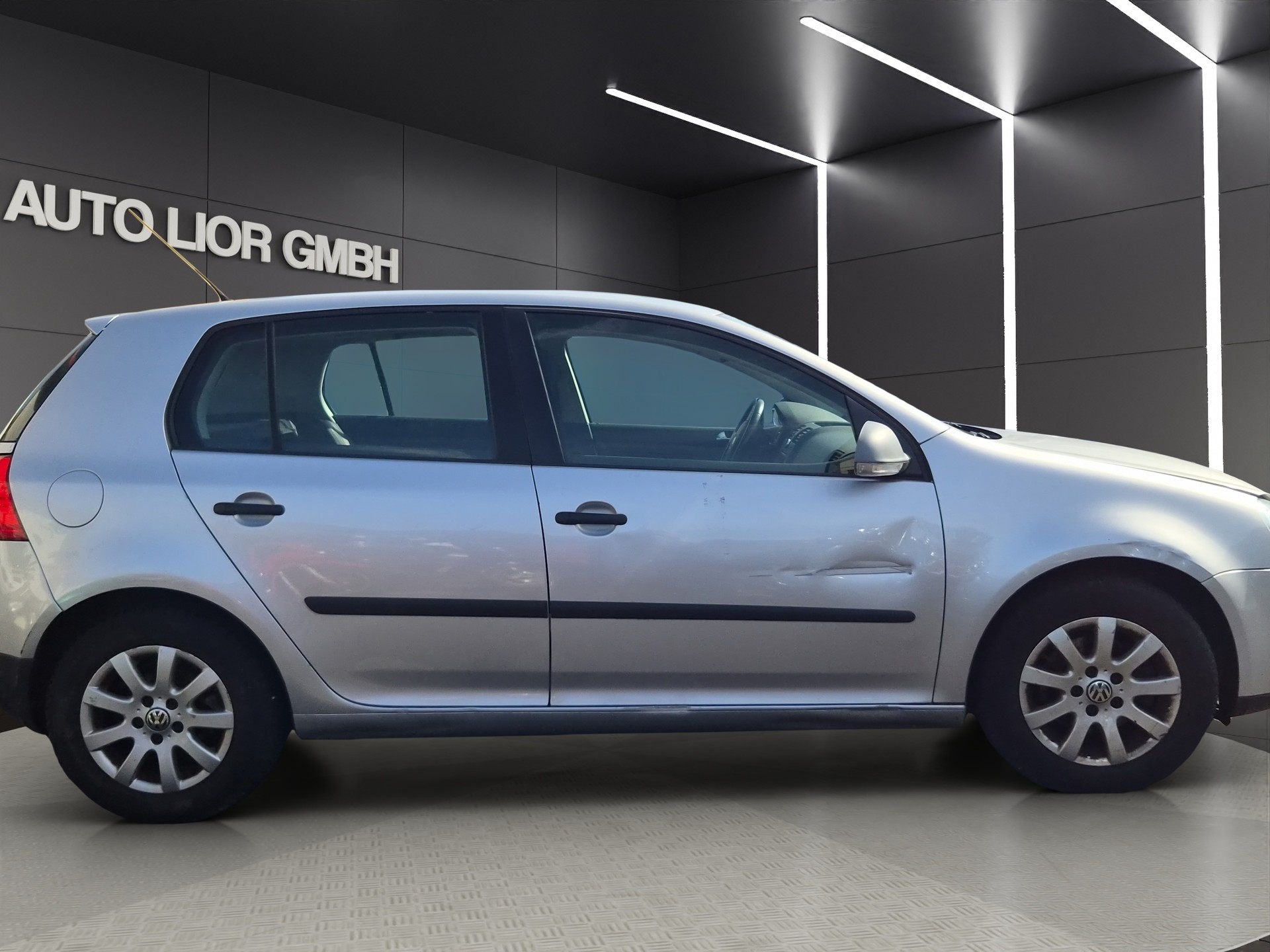 VW Golf 1.6 FSI Trendline-image-1