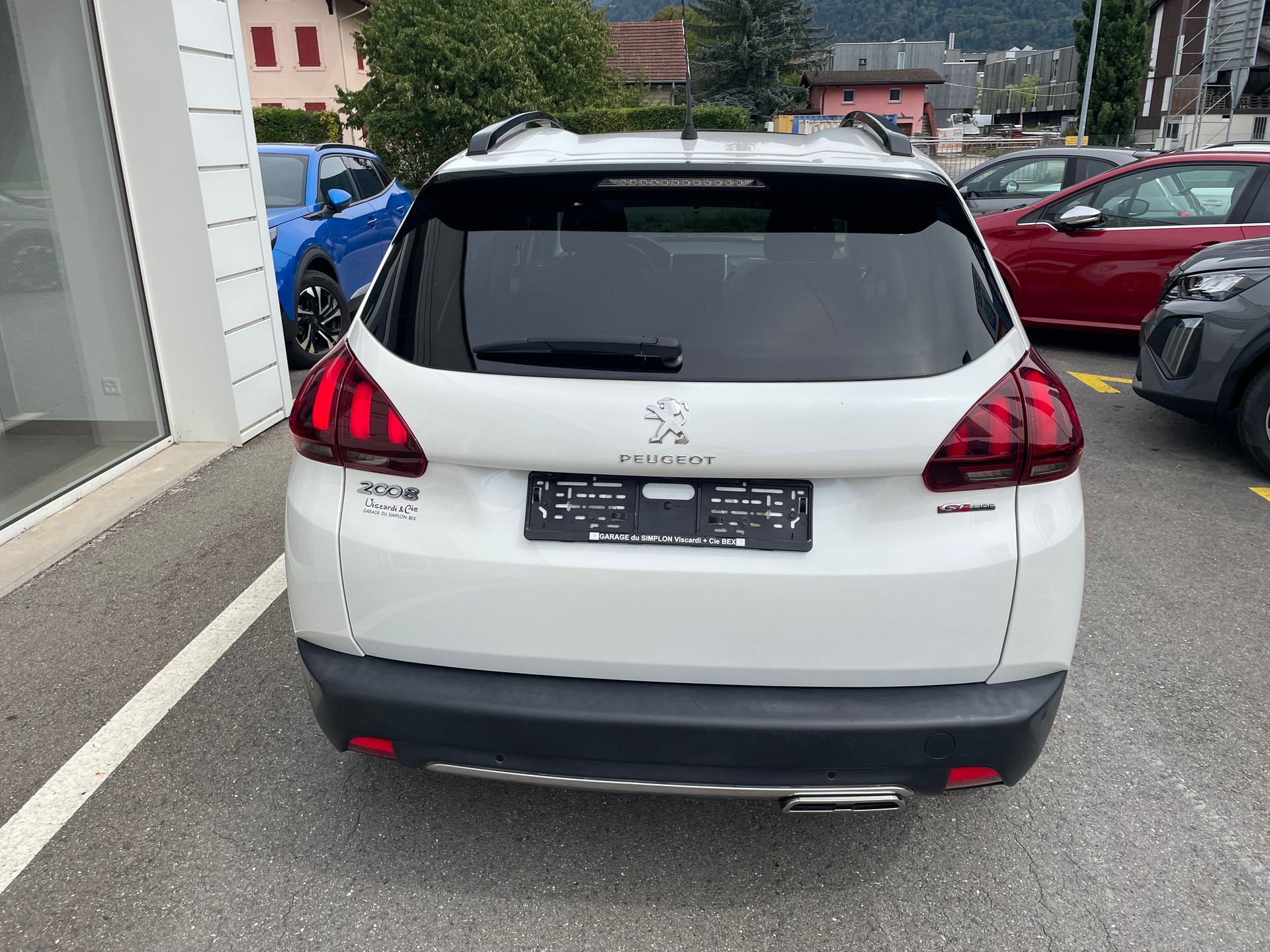 PEUGEOT 2008 1.2 PureTech GT Line EAT6-image-3