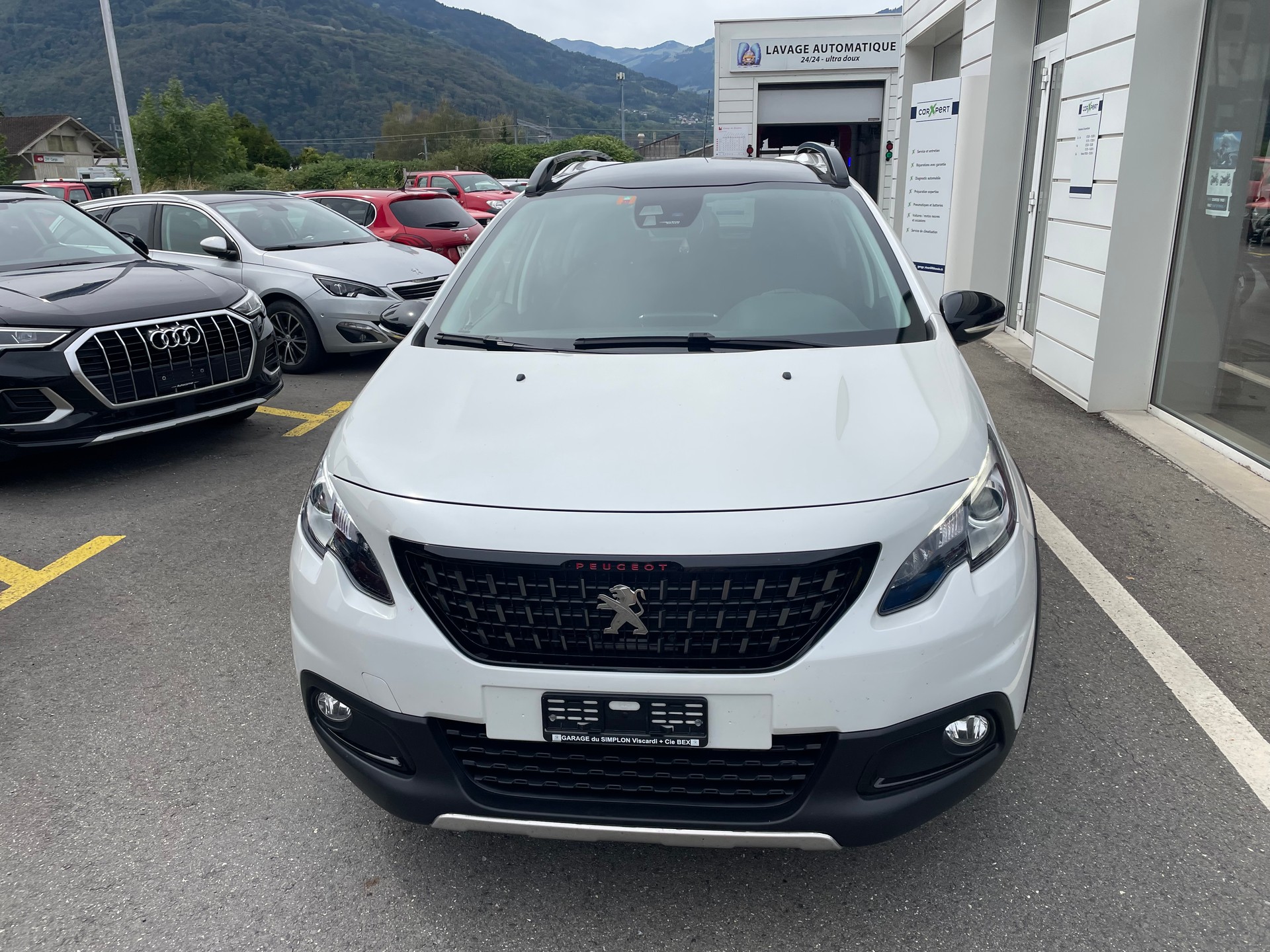 PEUGEOT 2008 1.2 PureTech GT Line EAT6-image-2