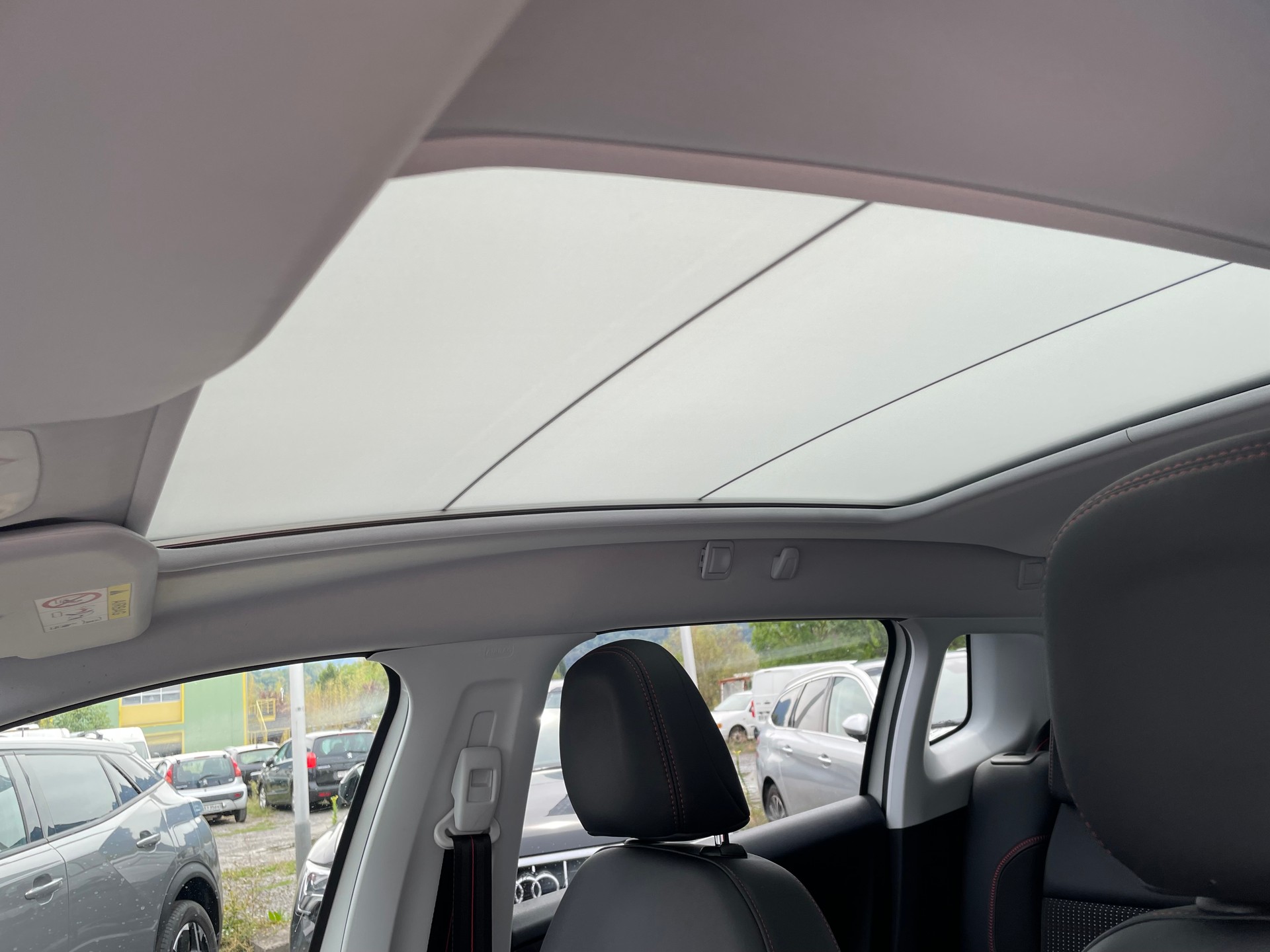 PEUGEOT 2008 1.2 PureTech GT Line EAT6-image-7