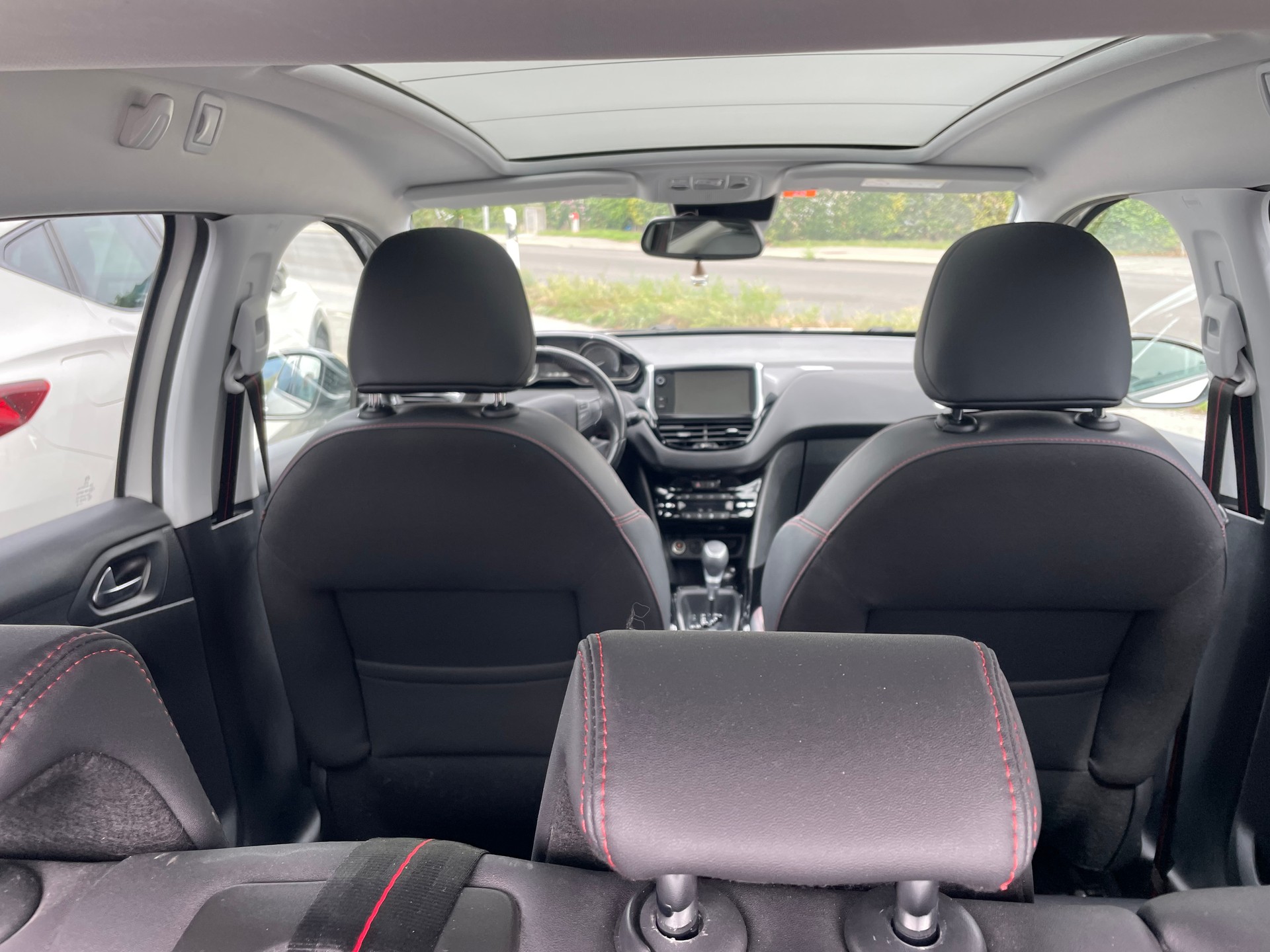 PEUGEOT 2008 1.2 PureTech GT Line EAT6-image-12