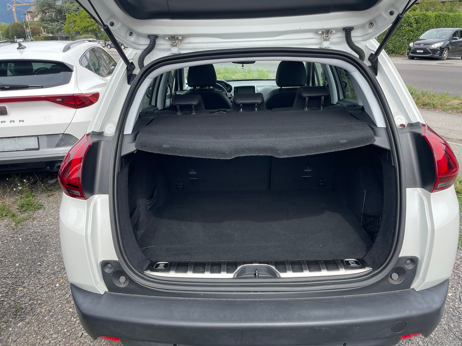 PEUGEOT 2008 1.2 PureTech GT Line EAT6-image-15
