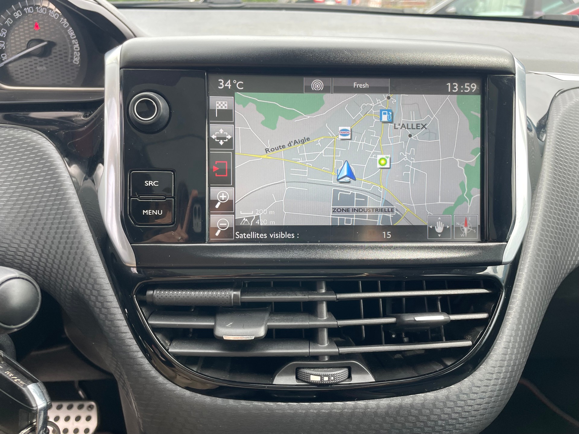 PEUGEOT 2008 1.2 PureTech GT Line EAT6-image-8