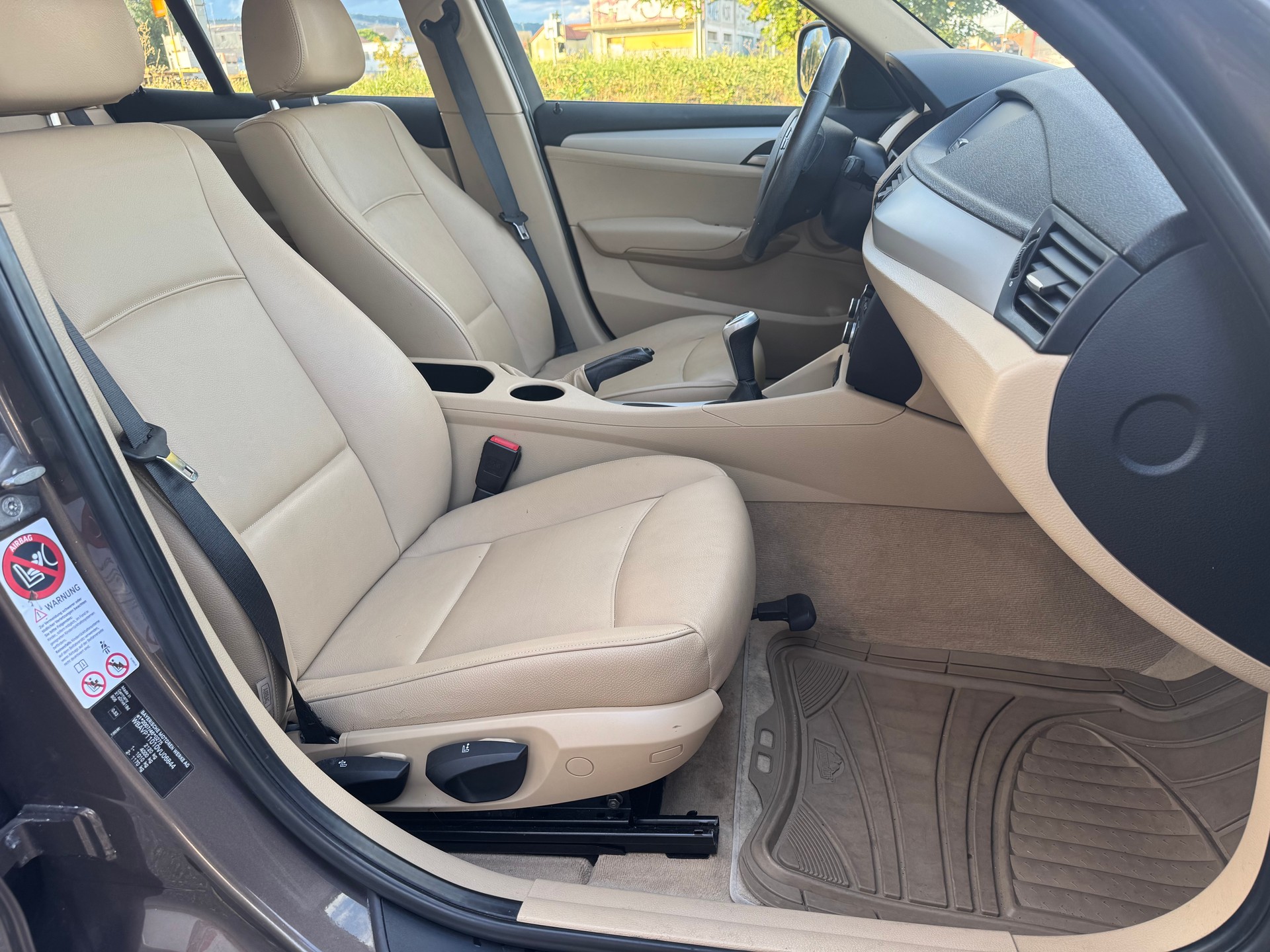 BMW X1 xDrive 18d-image-8