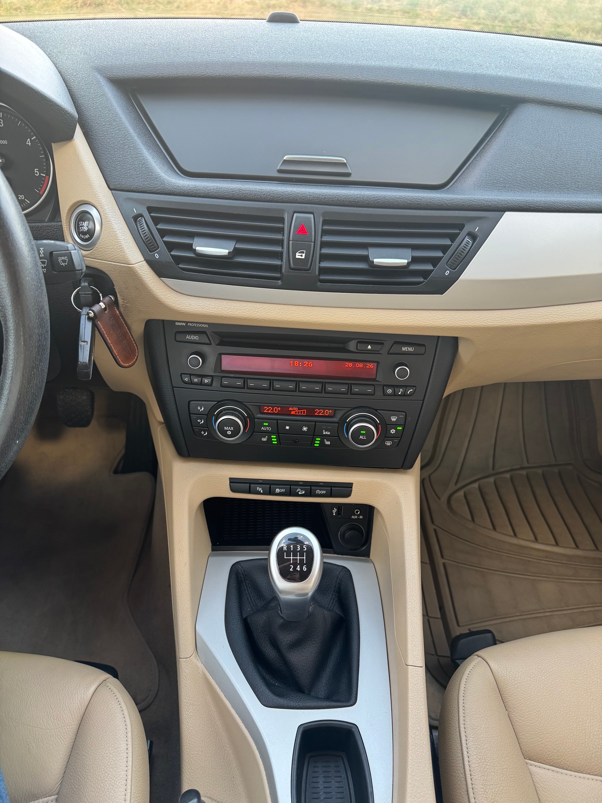BMW X1 xDrive 18d-image-10