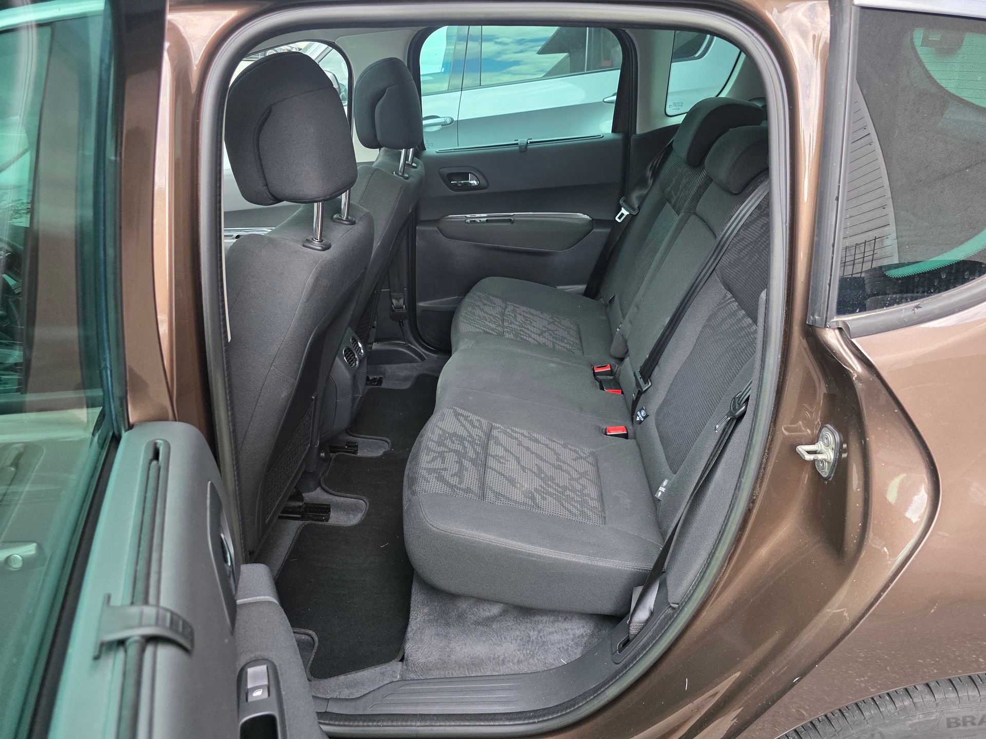 PEUGEOT 3008 1.6 16V T Platinum-image-8