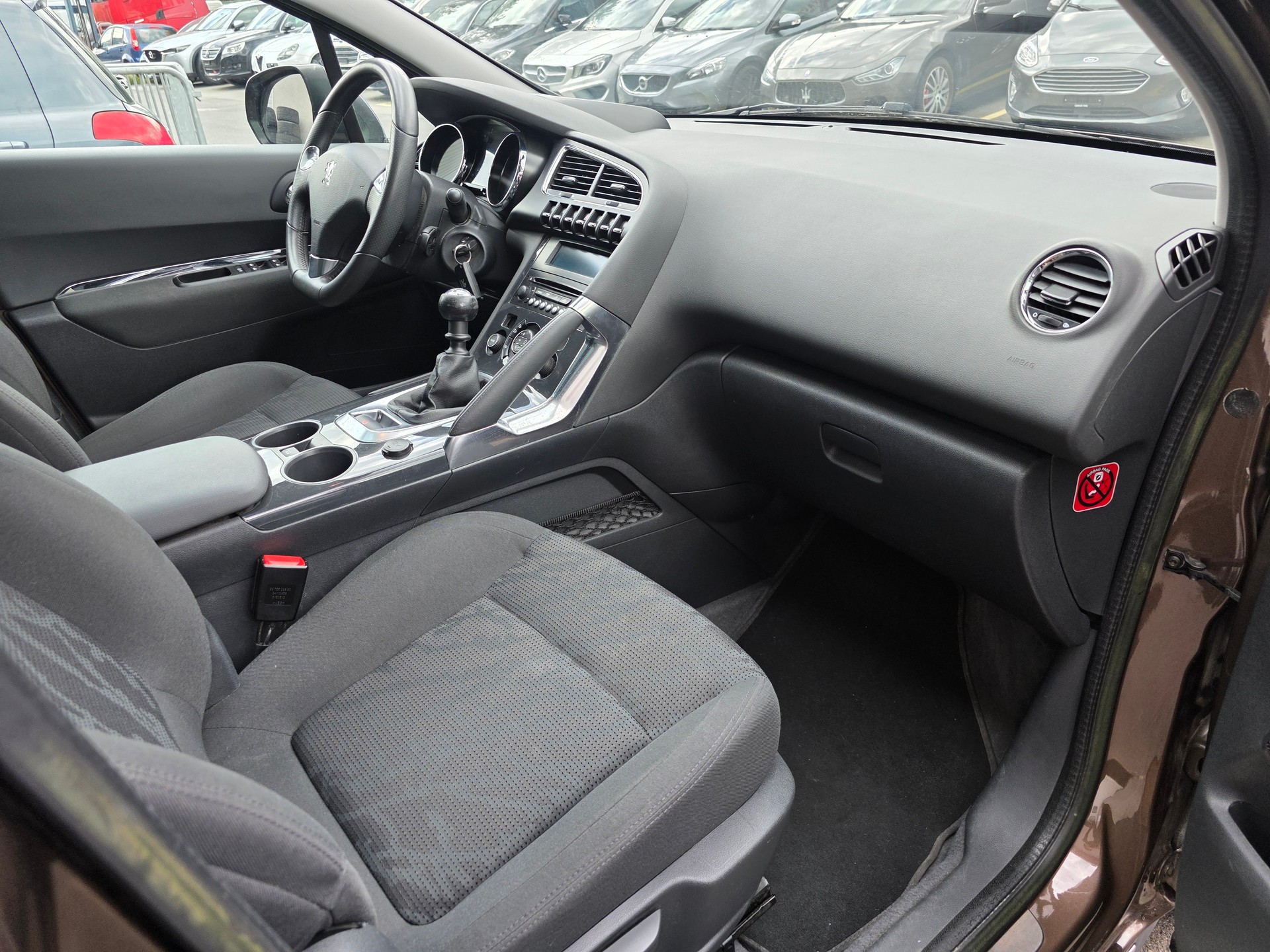 PEUGEOT 3008 1.6 16V T Platinum-image-5