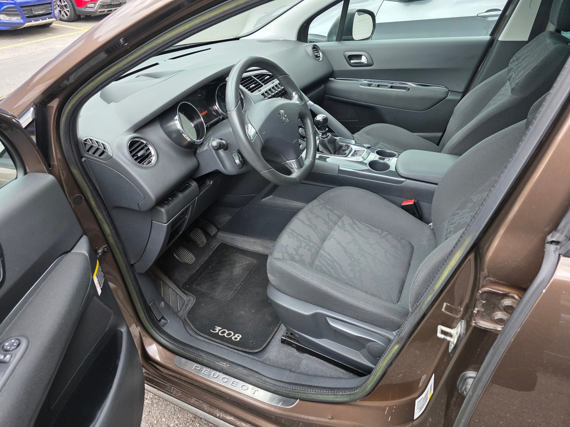PEUGEOT 3008 1.6 16V T Platinum-image-4