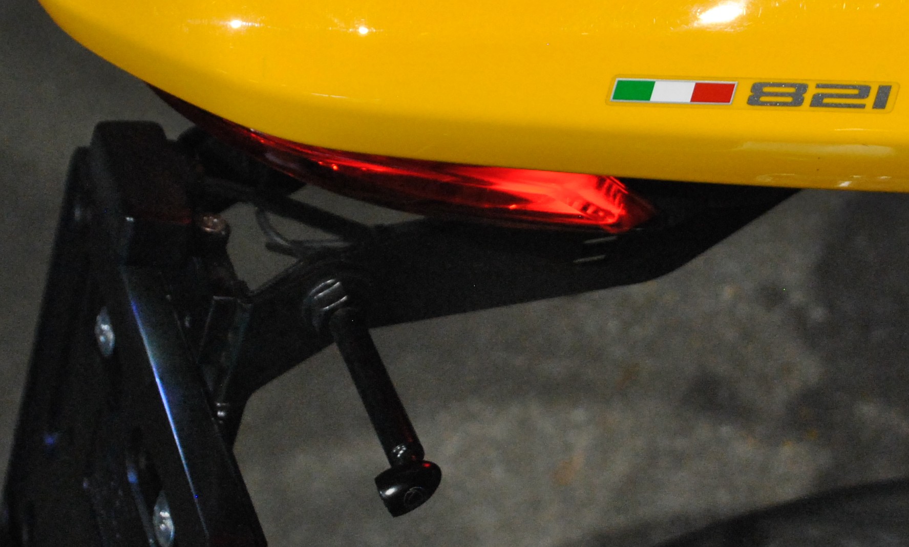 DUCATI MONSTER 821-image-8