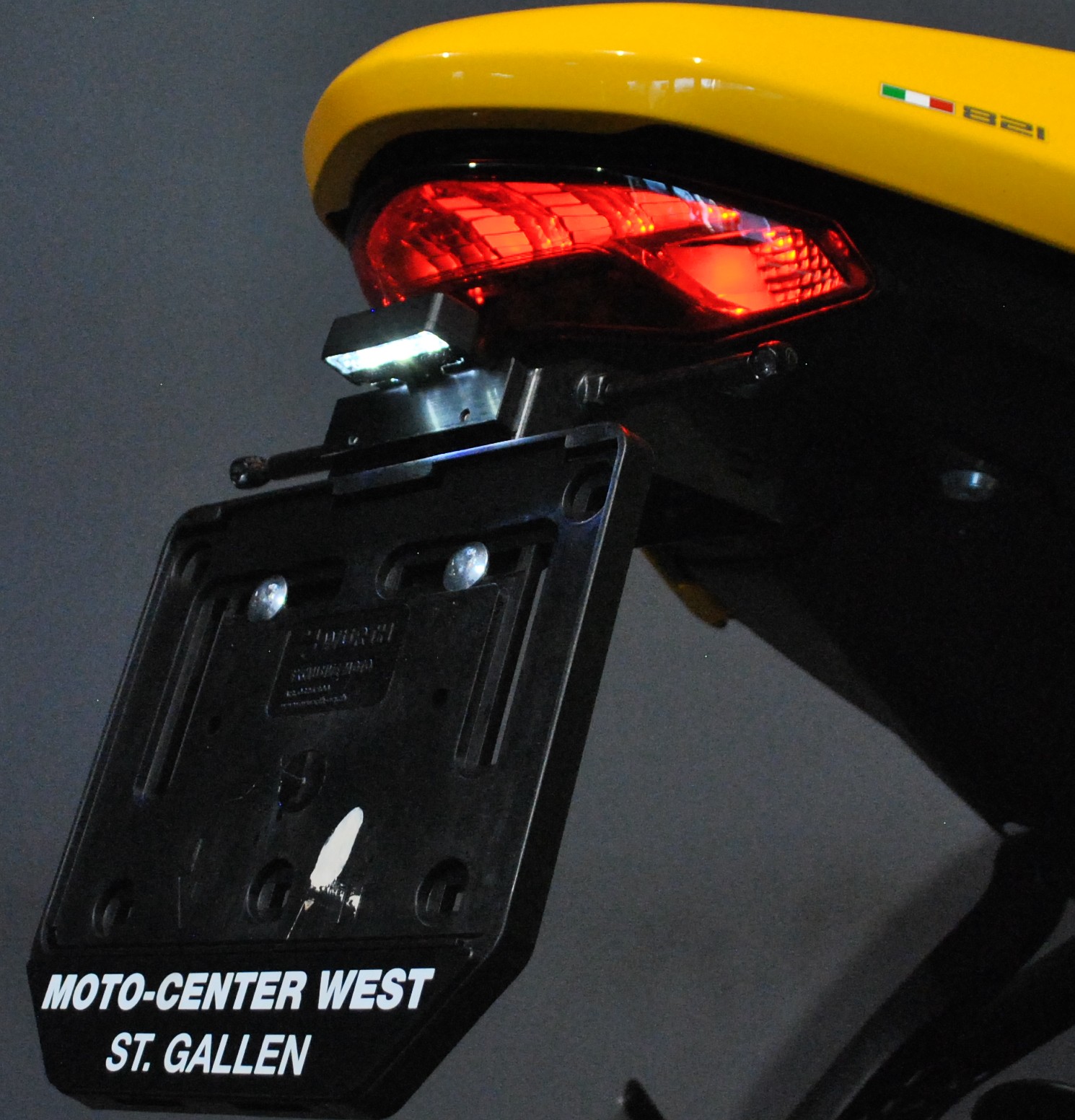 DUCATI MONSTER 821-image-7