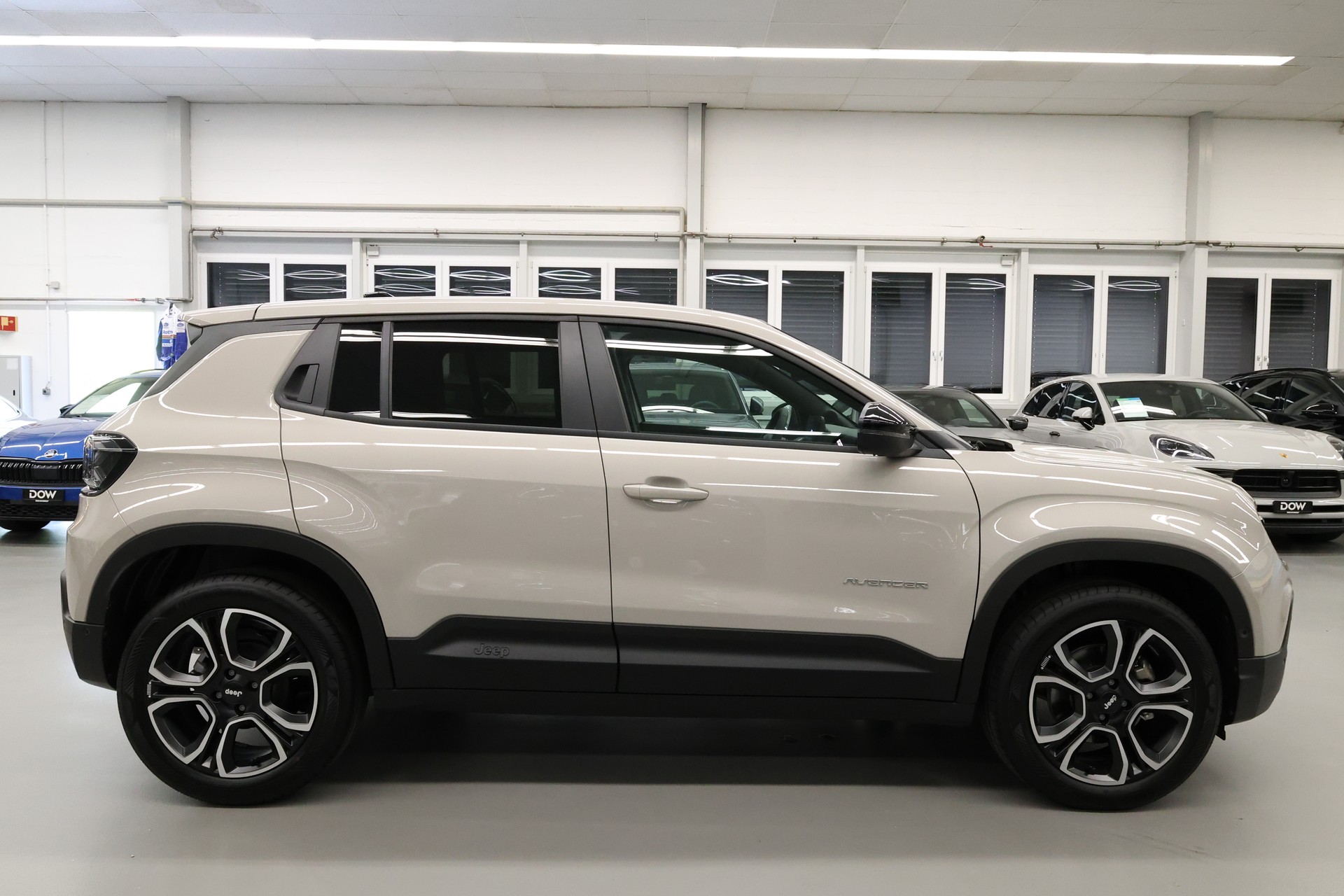 JEEP Avenger 1.2 MHEV Summit-image-13