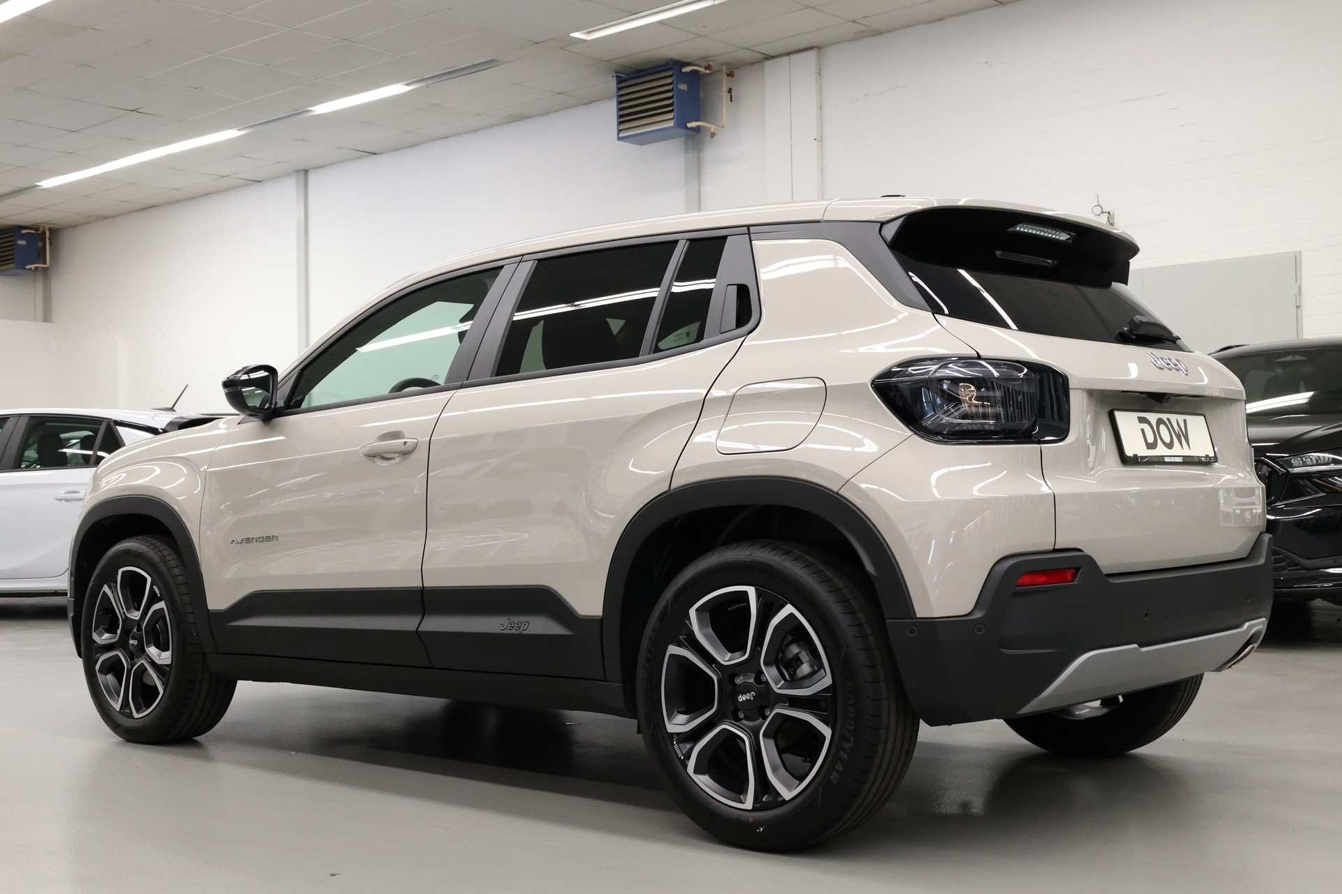 JEEP Avenger 1.2 MHEV Summit-image-9