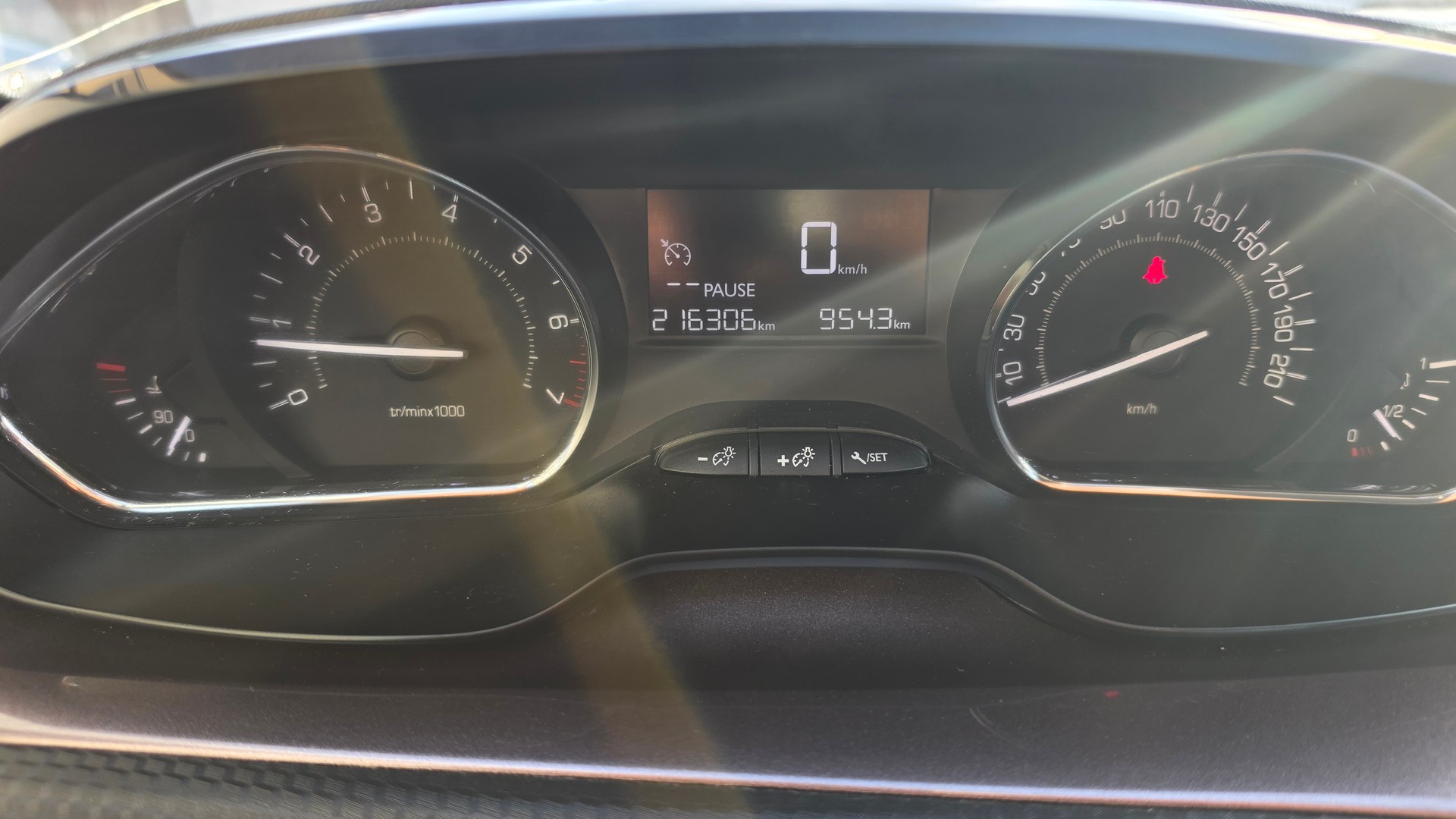 PEUGEOT 2008 1.6 VTI Féline-image-11