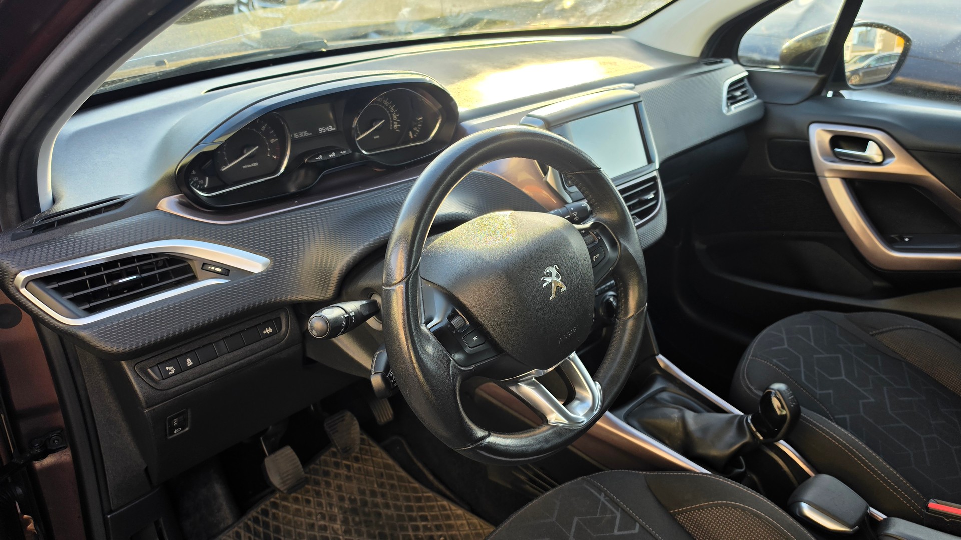 PEUGEOT 2008 1.6 VTI Féline-image-8