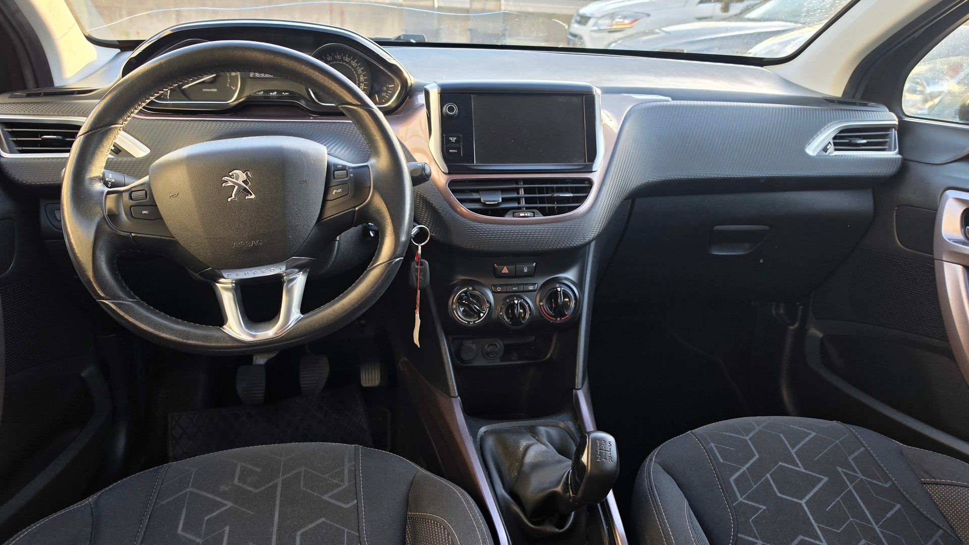 PEUGEOT 2008 1.6 VTI Féline-image-6