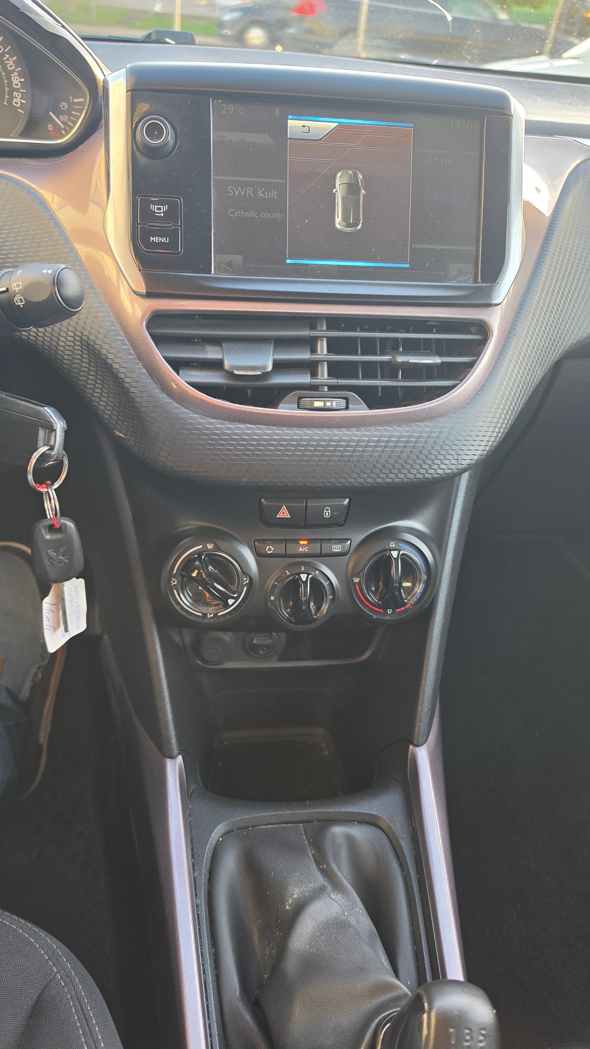 PEUGEOT 2008 1.6 VTI Féline-image-10