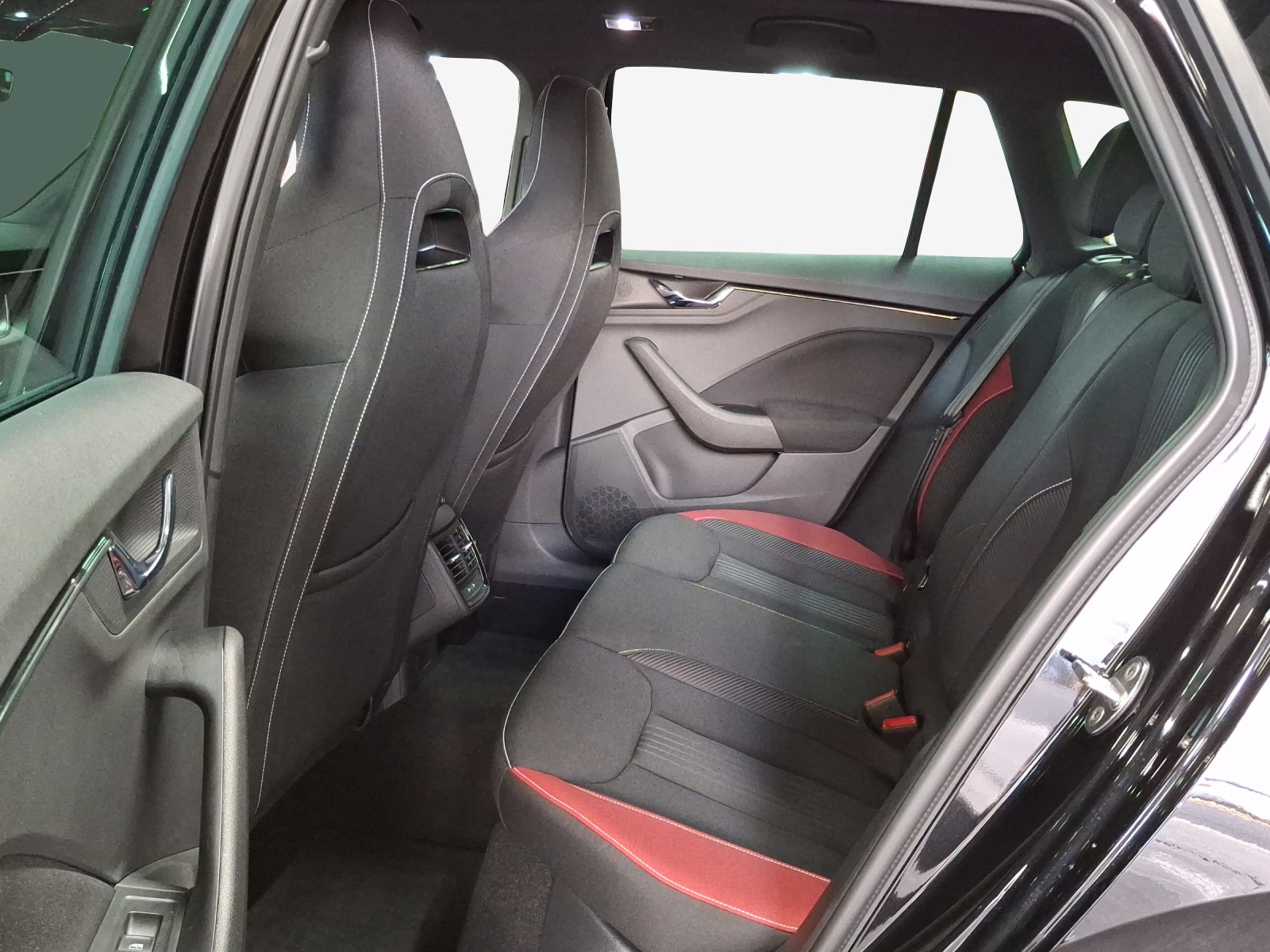 SKODA Kamiq 1.0 TSI Monte Carlo DSG-image-11