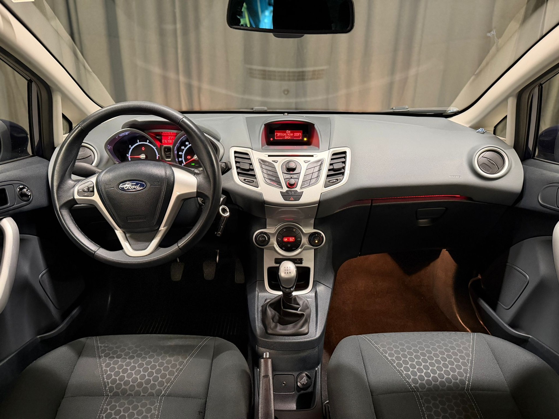 FORD Fiesta 1.6 16V Titanium-image-7