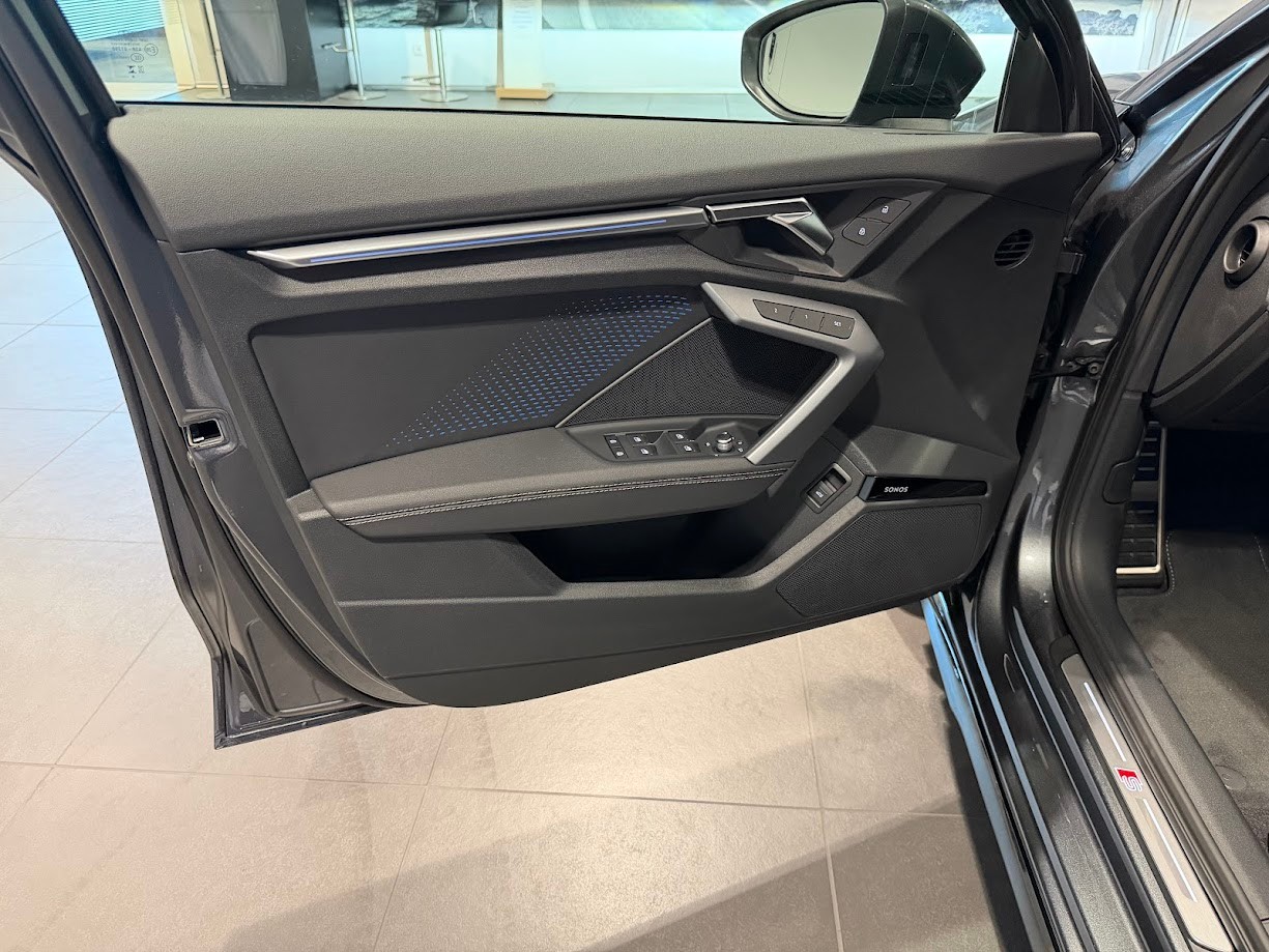 AUDI A3 Sportback TFSI 150 kW quattro S line S tronic-image-2