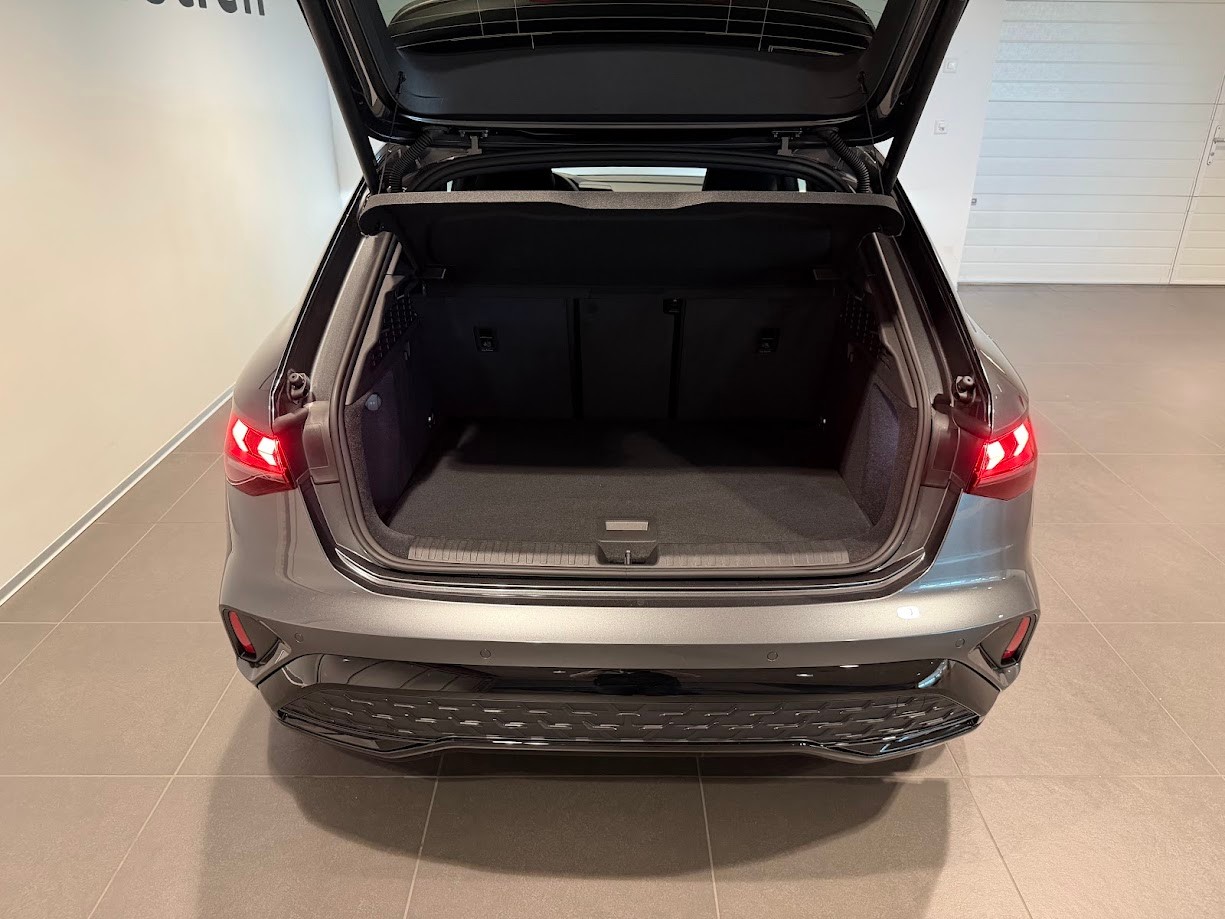 AUDI A3 Sportback TFSI 150 kW quattro S line S tronic-image-12