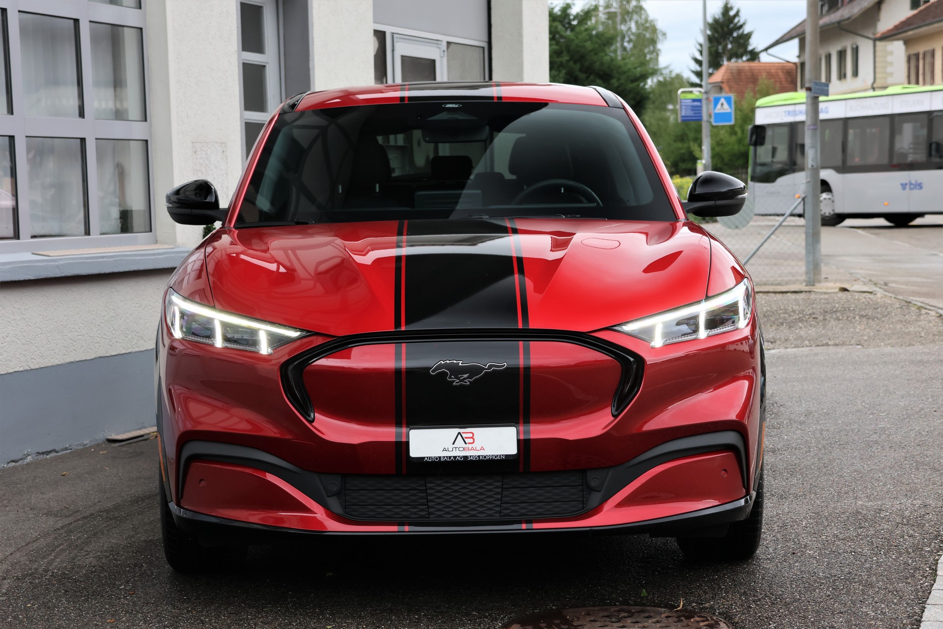 FORD Mustang MACH-E Premium AWD 88 kWh (CH)-showroom-element-1