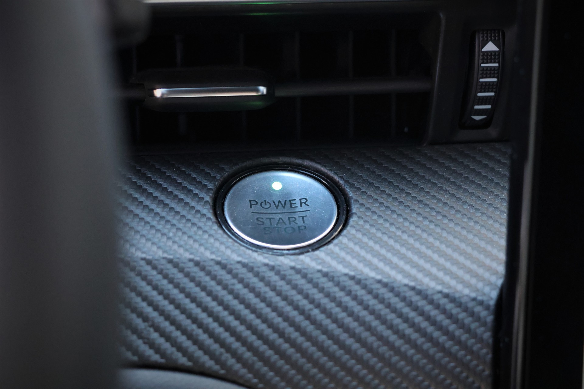 FORD Mustang MACH-E Premium AWD 88 kWh (CH)-image-20