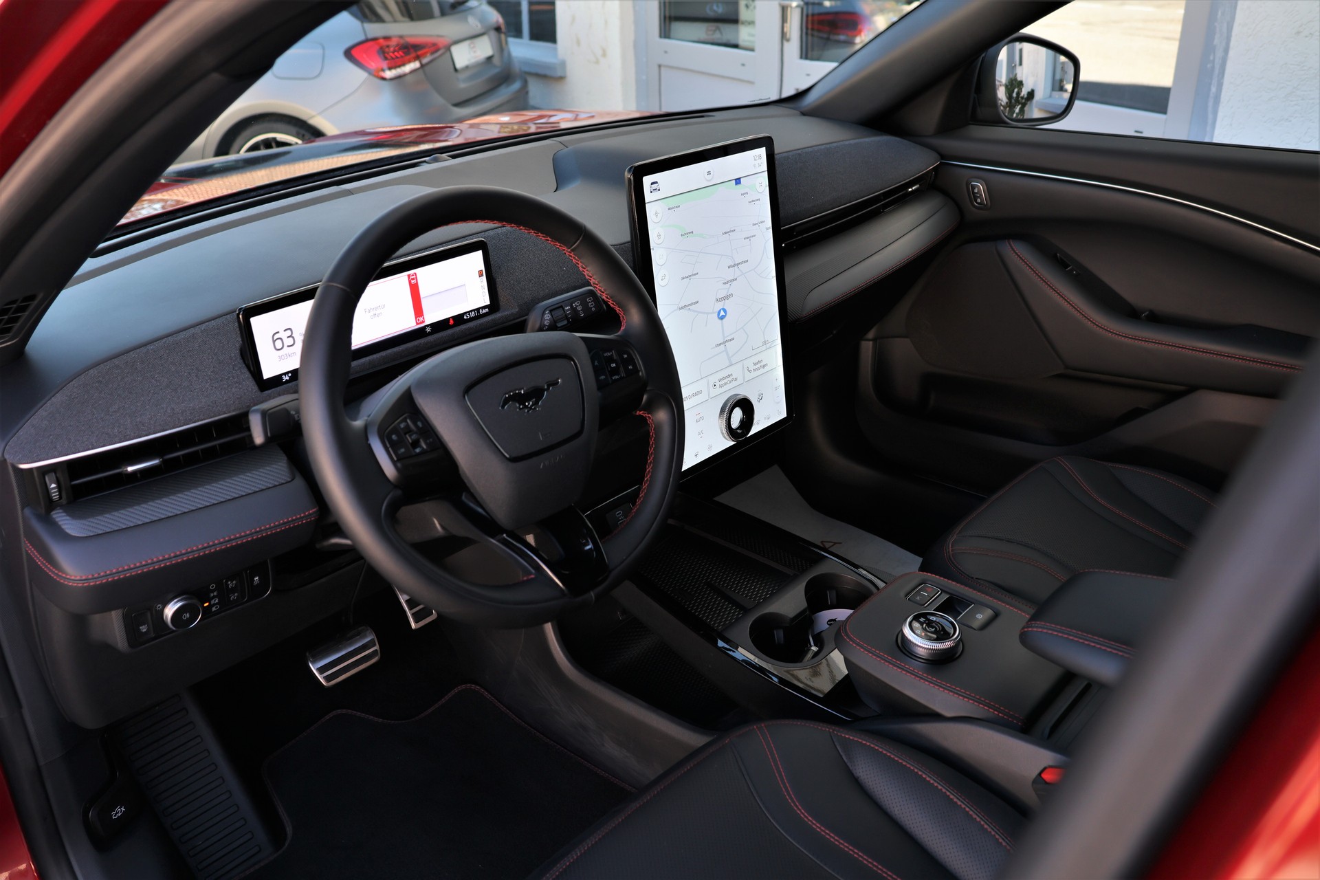 FORD Mustang MACH-E Premium AWD 88 kWh (CH)-image-10