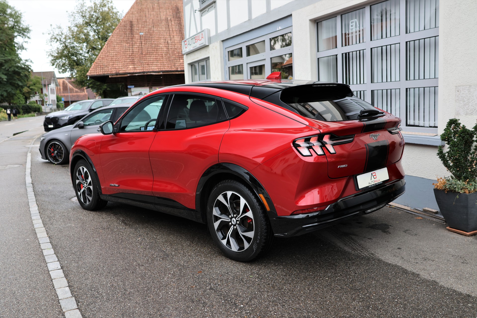 FORD Mustang MACH-E Premium AWD 88 kWh (CH)-image-6
