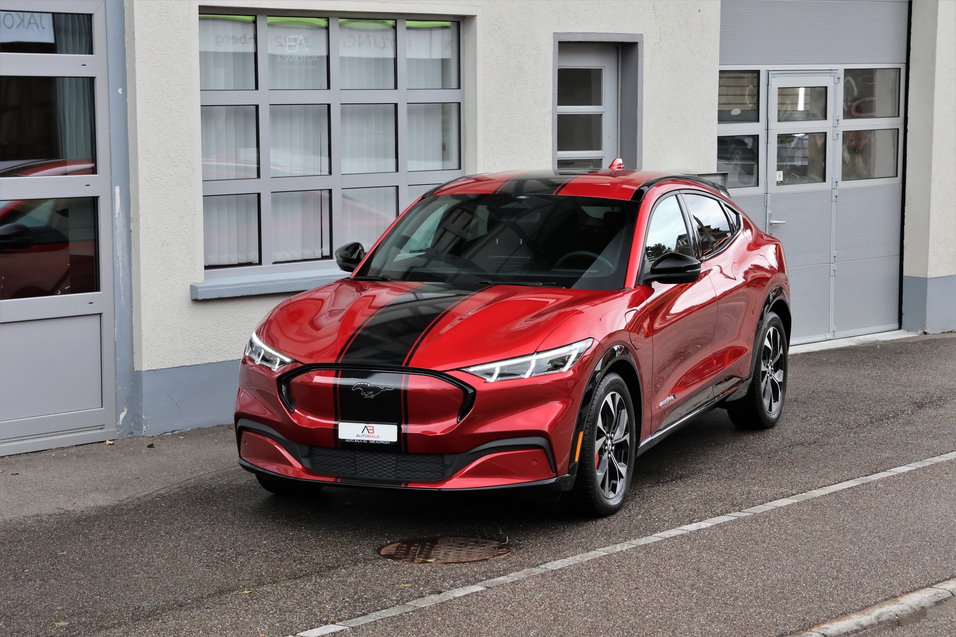 FORD Mustang MACH-E Premium AWD 88 kWh (CH)