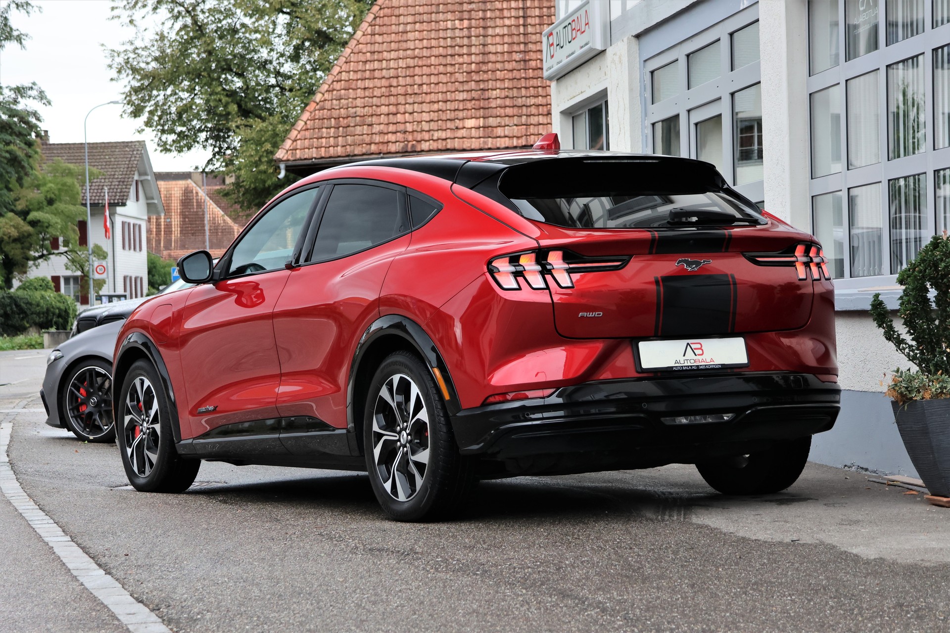 FORD Mustang MACH-E Premium AWD 88 kWh (CH)-showroom-element-2