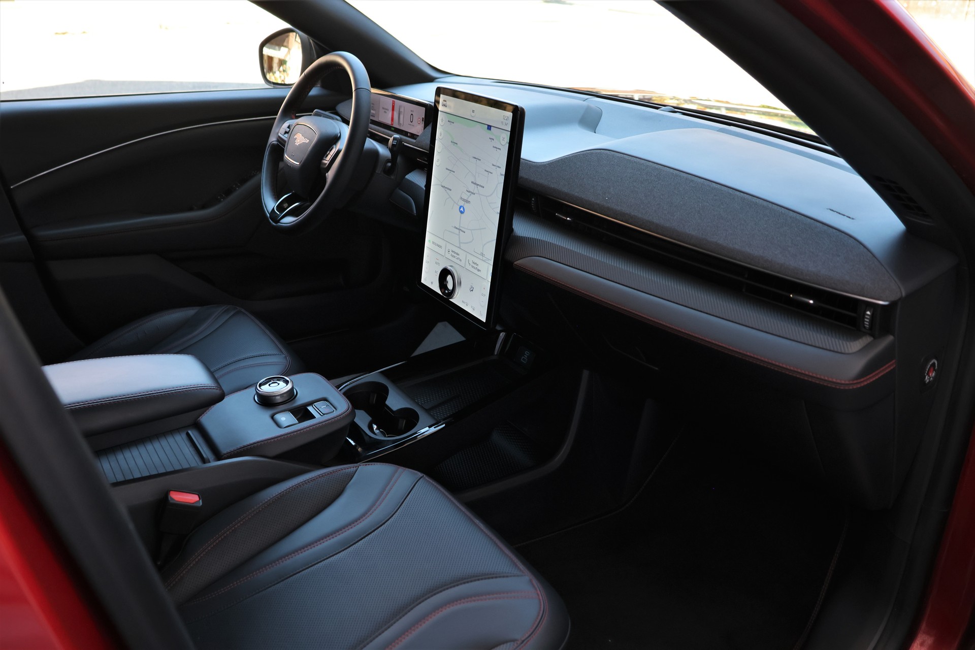 FORD Mustang MACH-E Premium AWD 88 kWh (CH)-image-17
