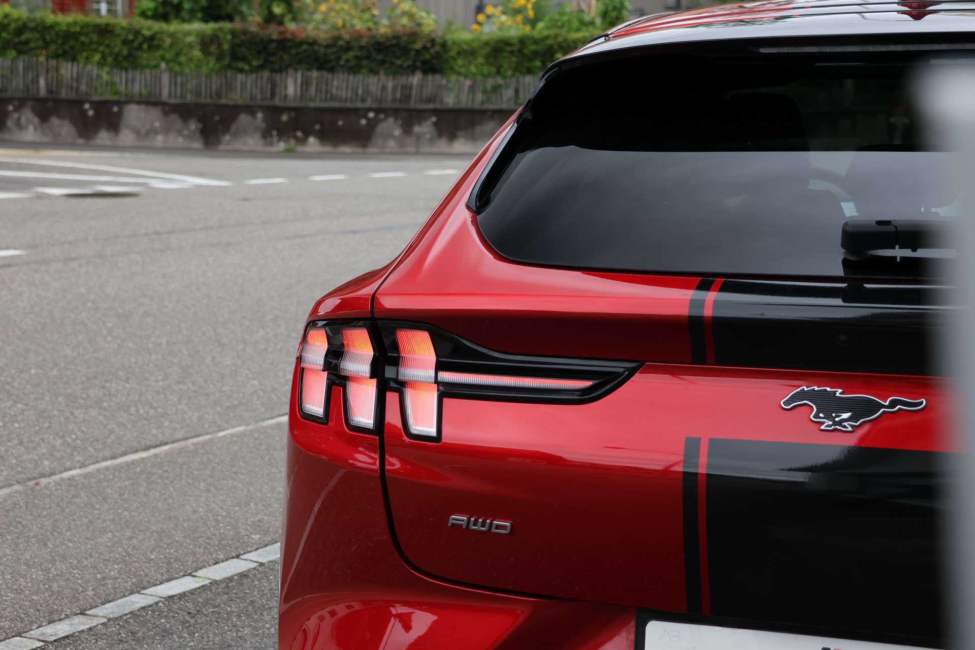 FORD Mustang MACH-E Premium AWD 88 kWh (CH)-image-5