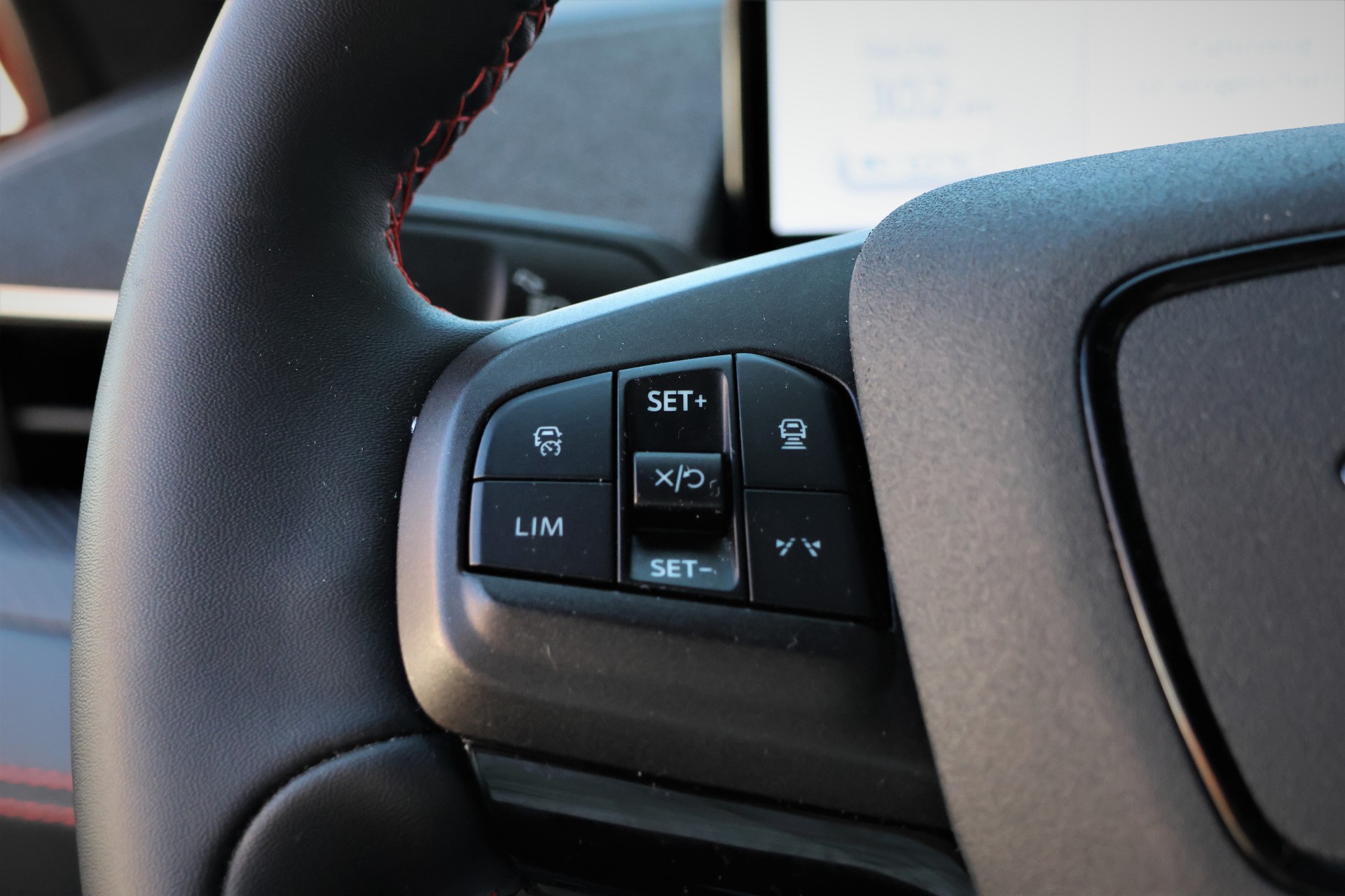 FORD Mustang MACH-E Premium AWD 88 kWh (CH)-image-19