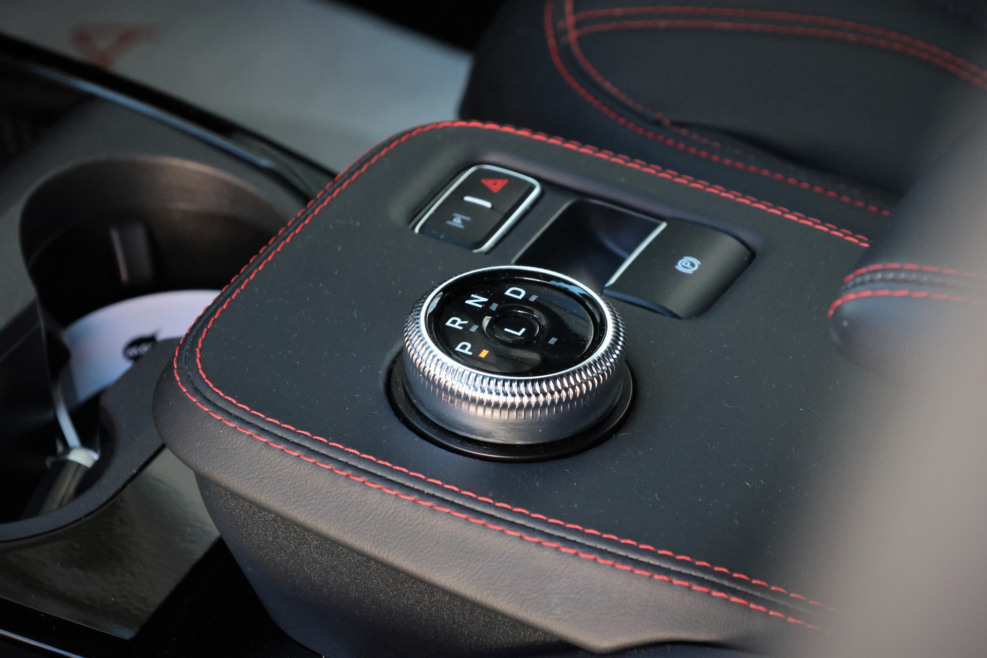 FORD Mustang MACH-E Premium AWD 88 kWh (CH)-image-11