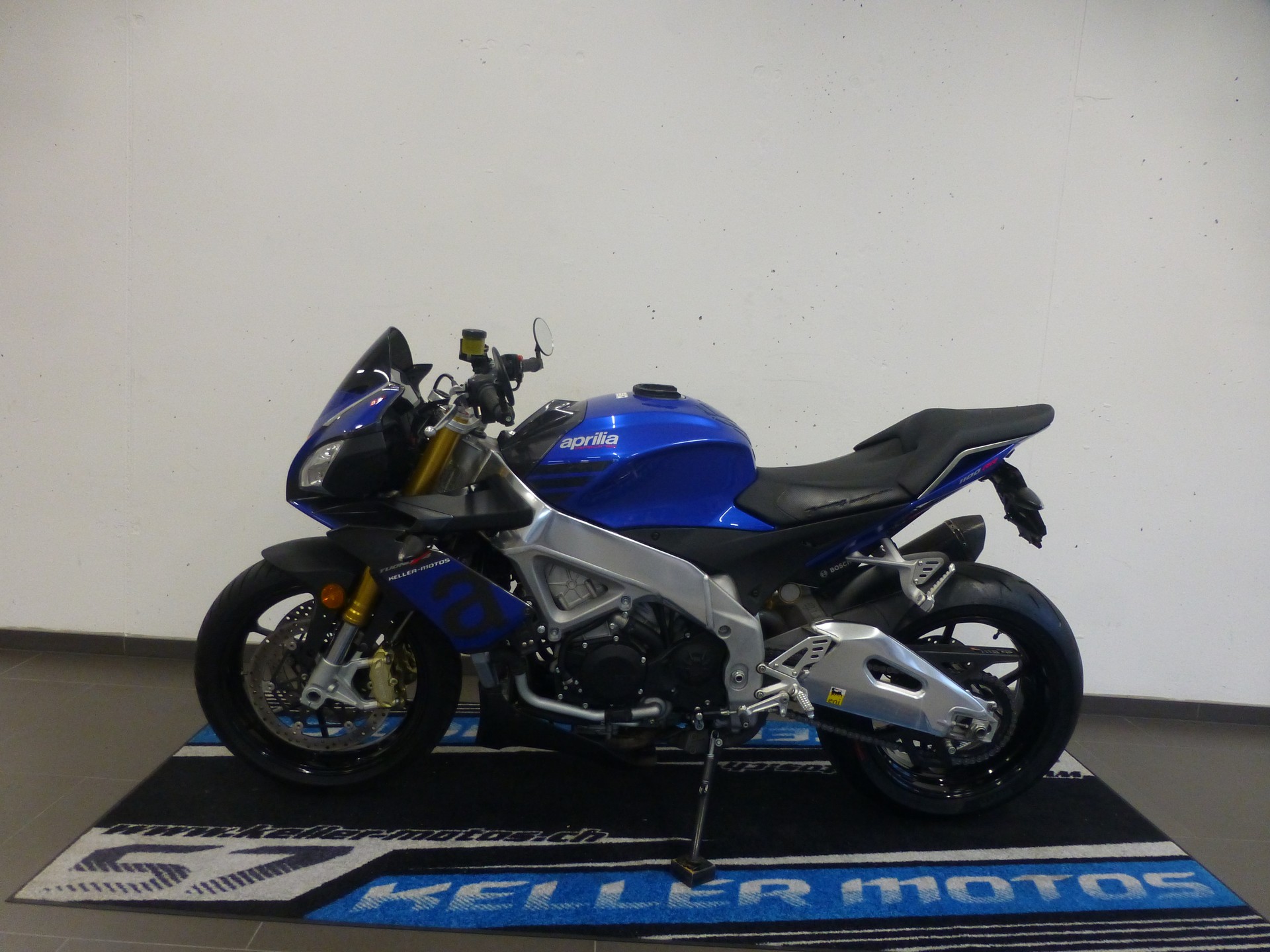 APRILIA Tuono V4 1100 R-showroom-element-1