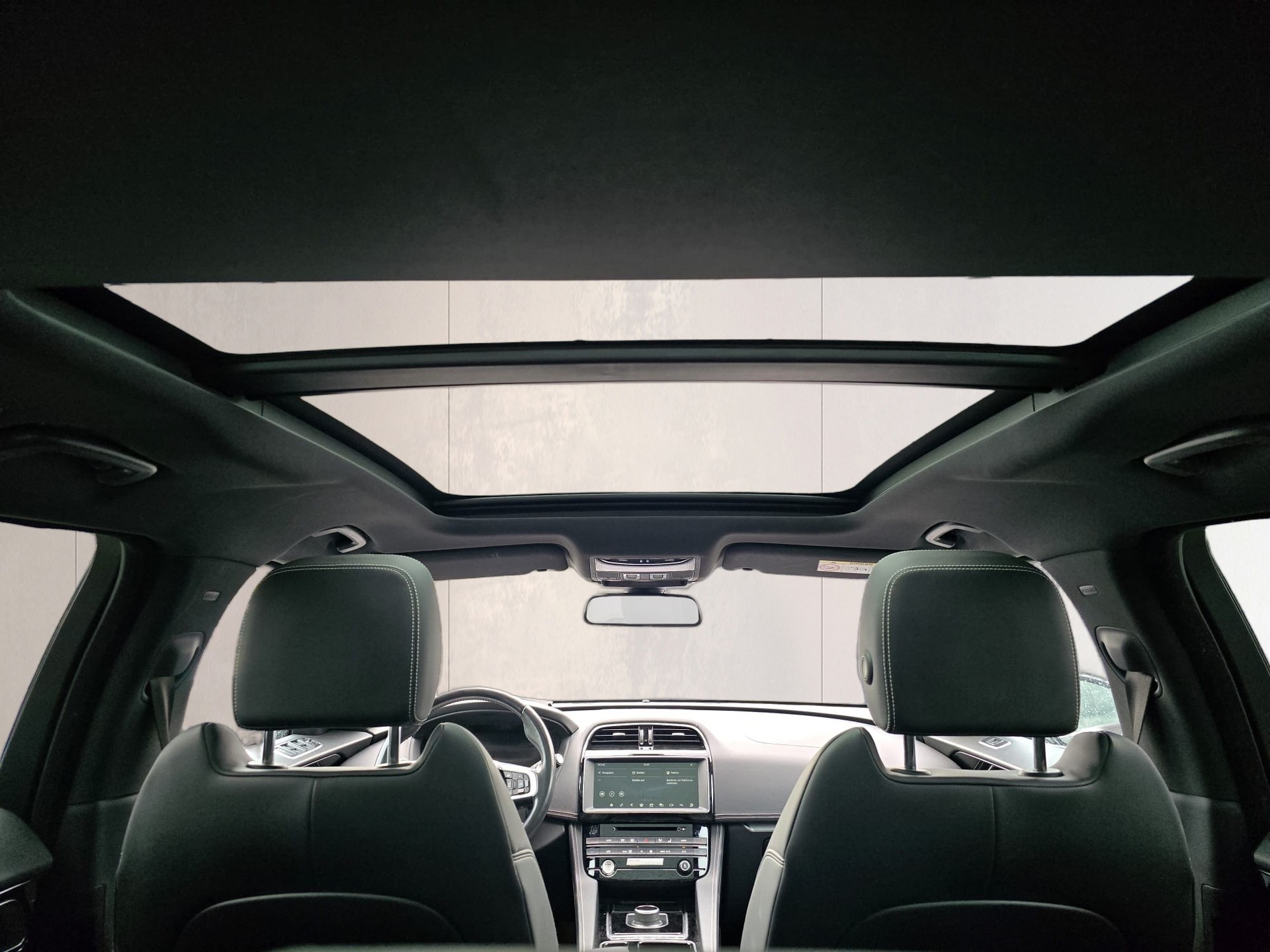 JAGUAR F-Pace 2.0d R-Sport AWD Automatik-image-12