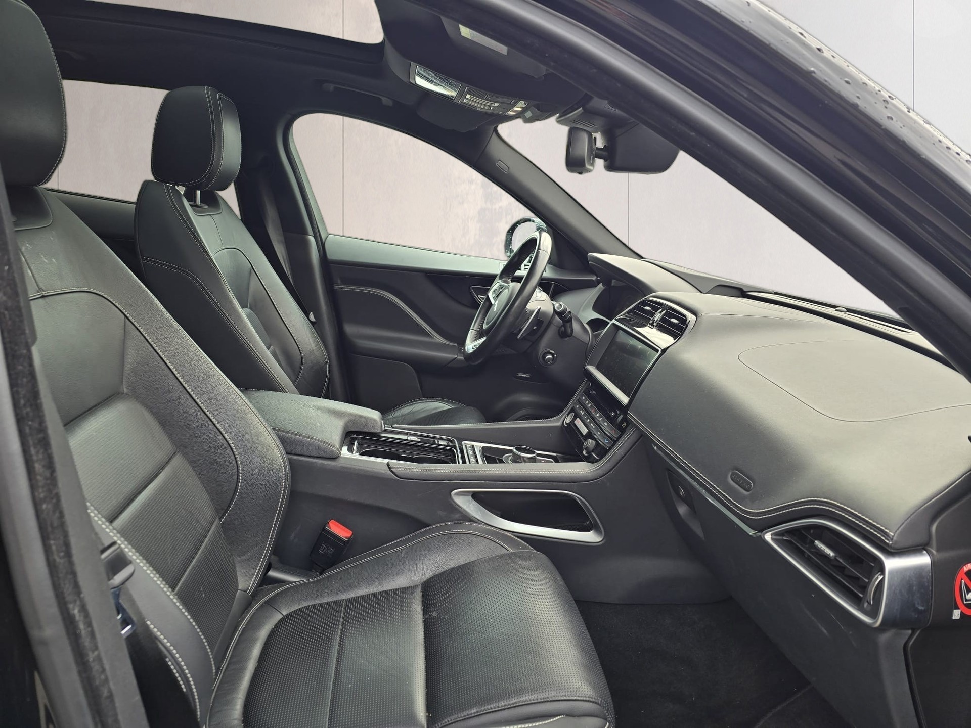 JAGUAR F-Pace 2.0d R-Sport AWD Automatik-image-14