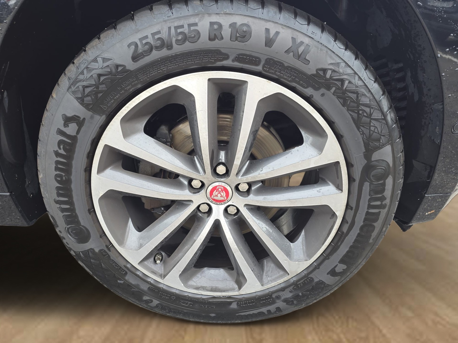 JAGUAR F-Pace 2.0d R-Sport AWD Automatik-image-17