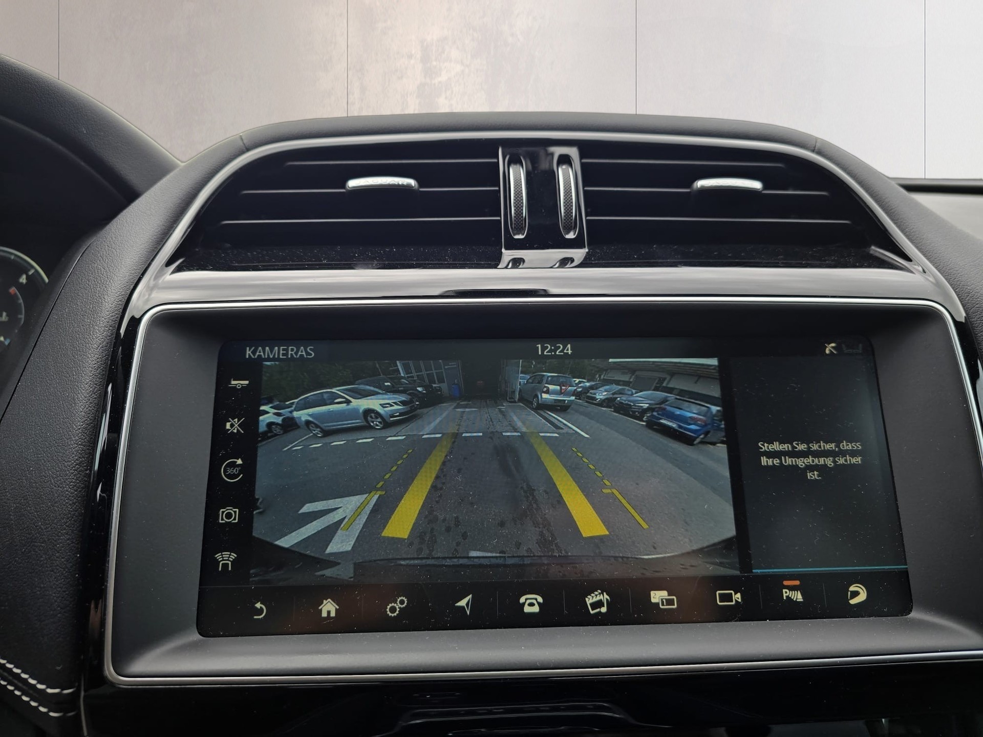 JAGUAR F-Pace 2.0d R-Sport AWD Automatik-image-13