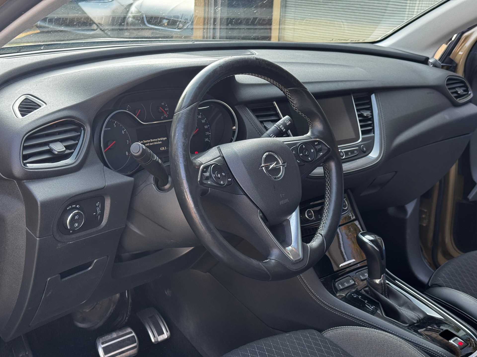 OPEL Grandland X 1.2i TP Excellence Automatik-image-12