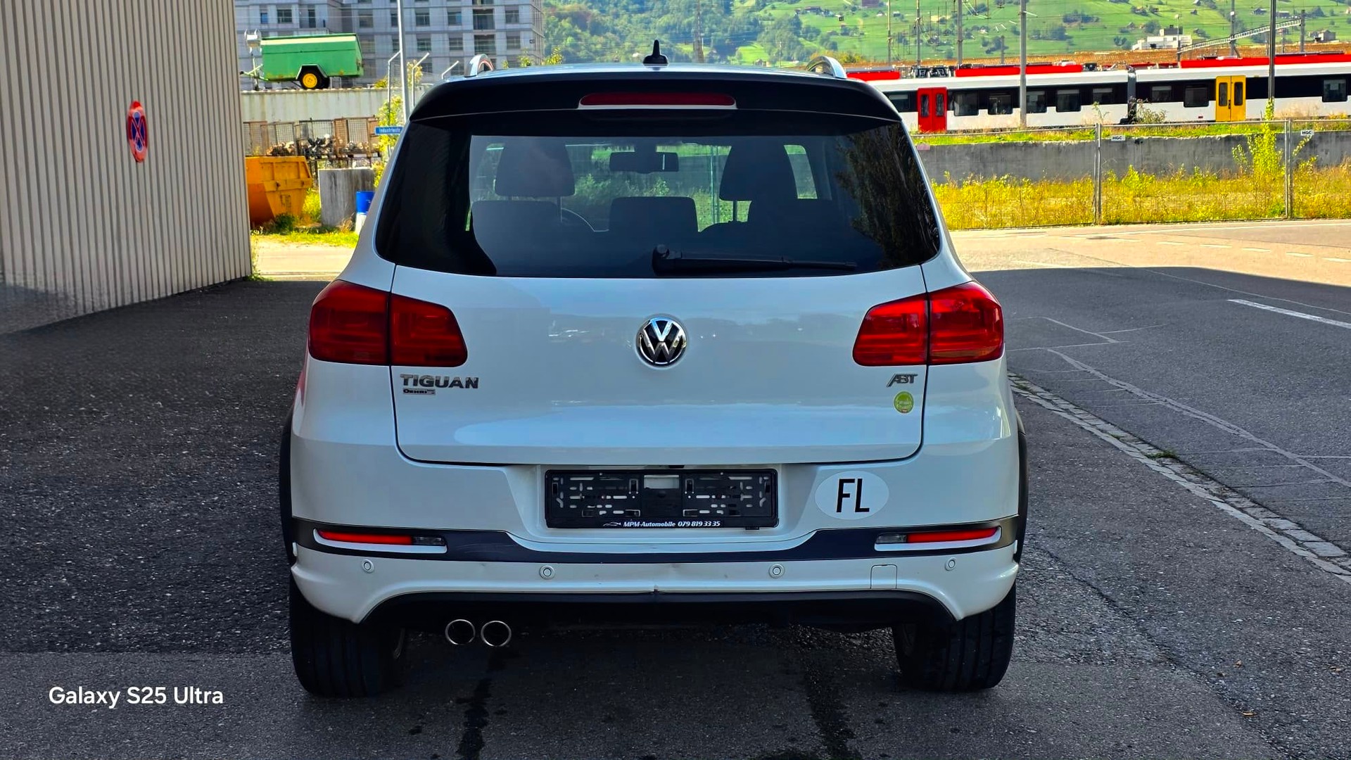 VW Tiguan 2.0 TDI BMT Cup R-Line 4Motion DSG-image-3