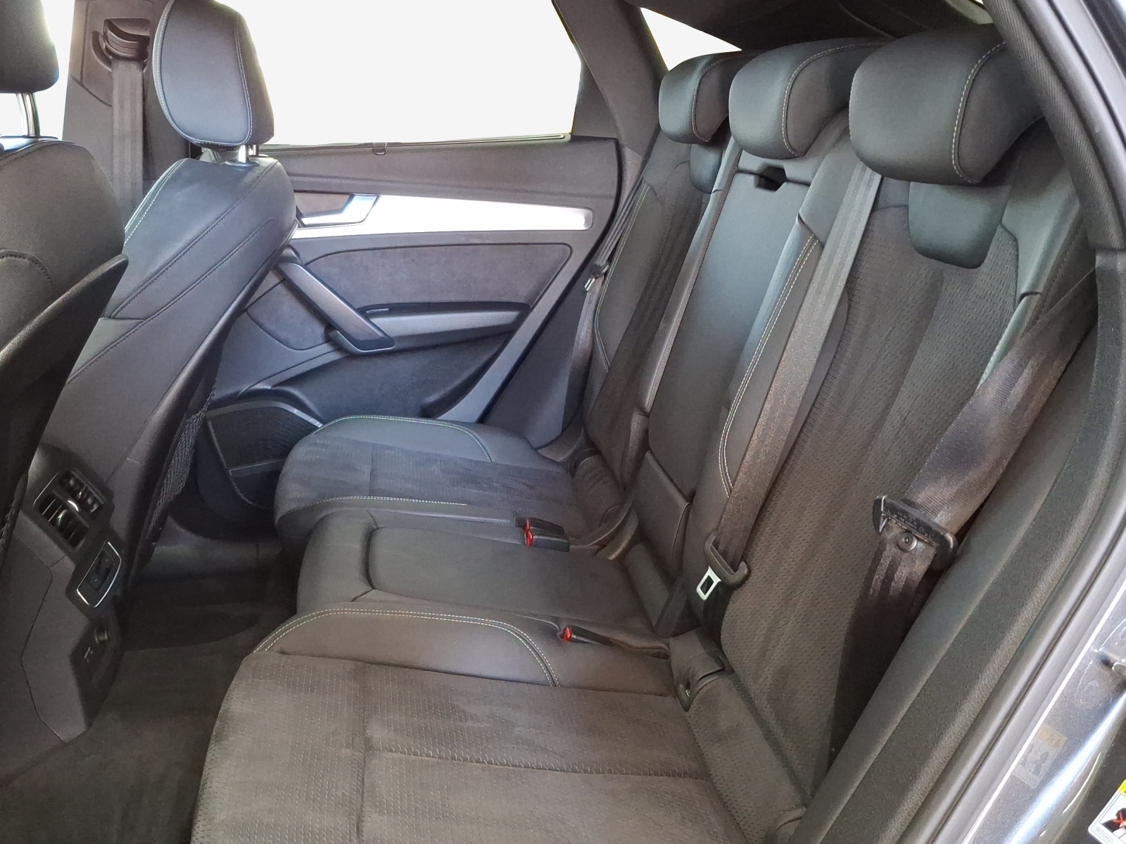 AUDI Q5 Sportback 40 TDI Blackedition quattro S-tronic-image-11