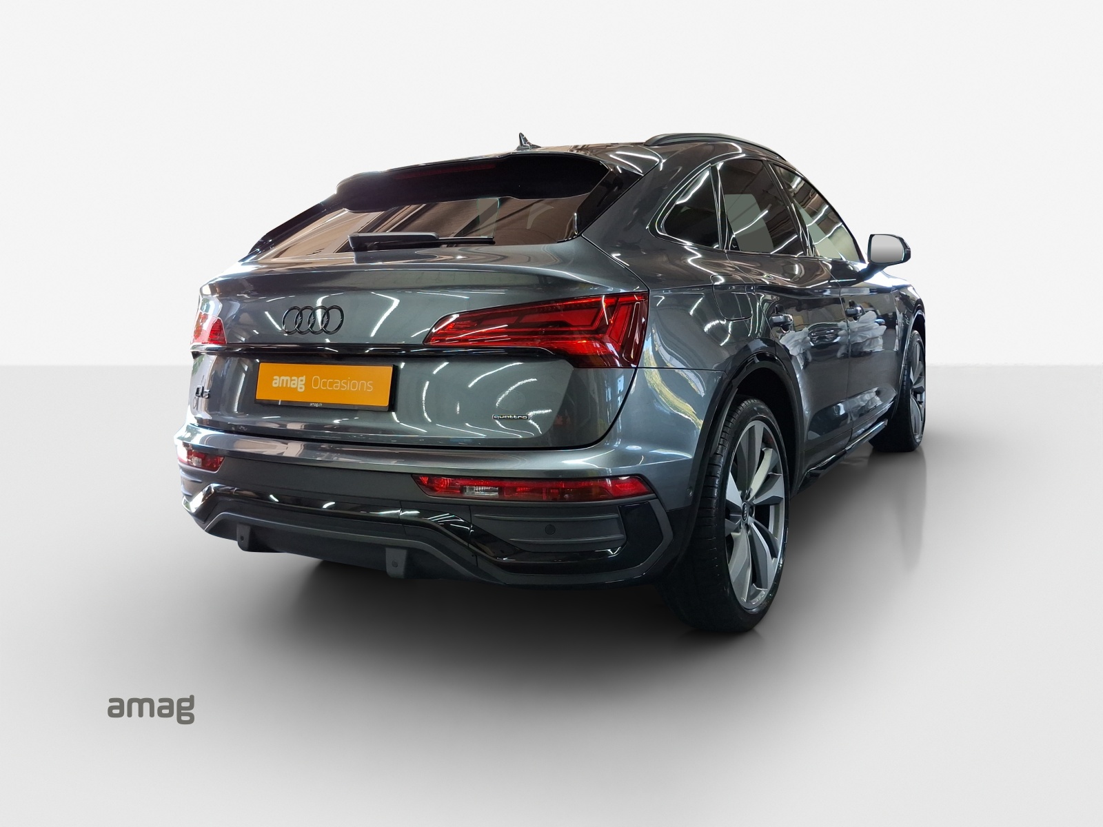 AUDI Q5 Sportback 40 TDI Blackedition quattro S-tronic-image-4