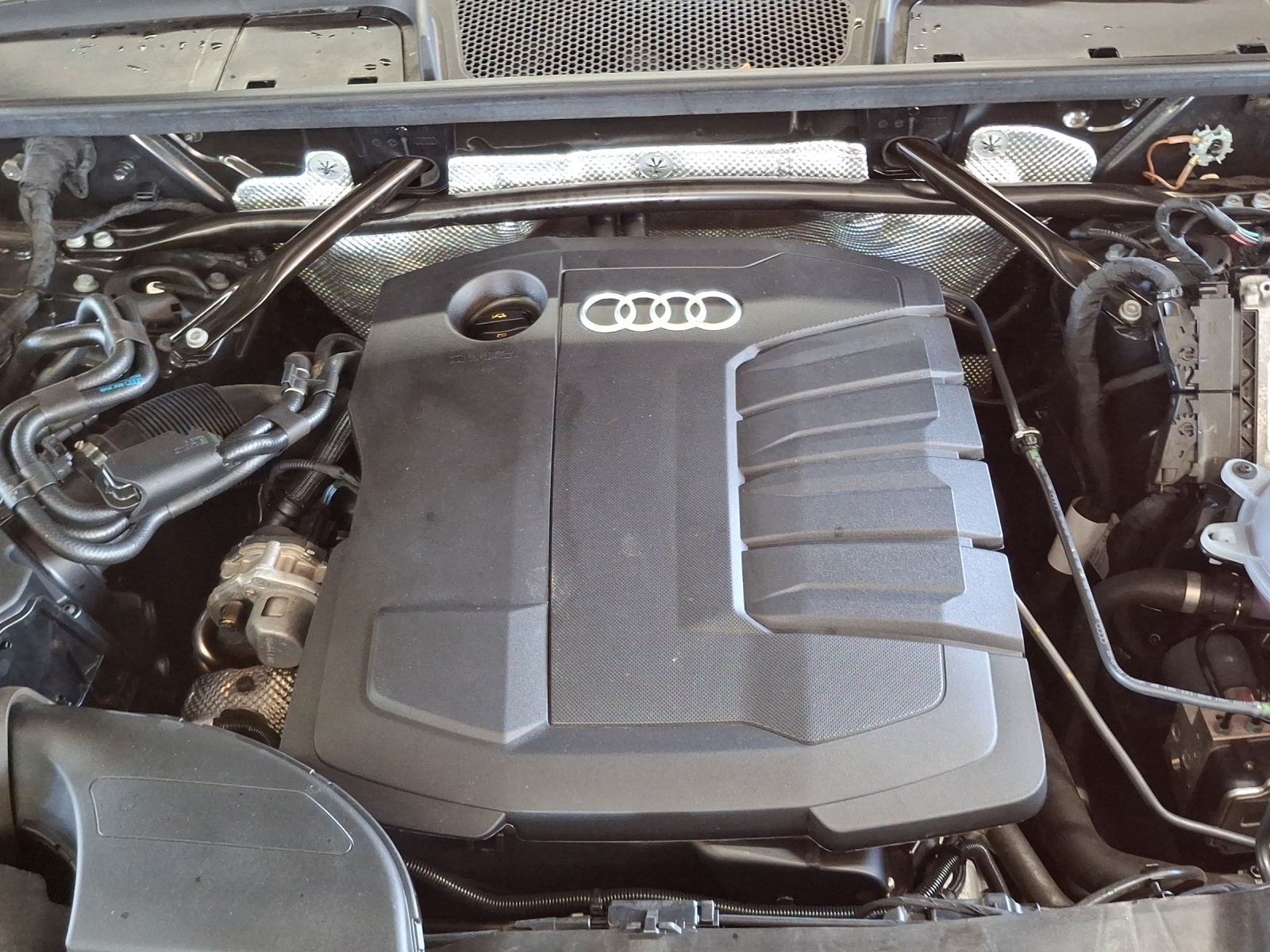 AUDI Q5 Sportback 40 TDI Blackedition quattro S-tronic-image-15