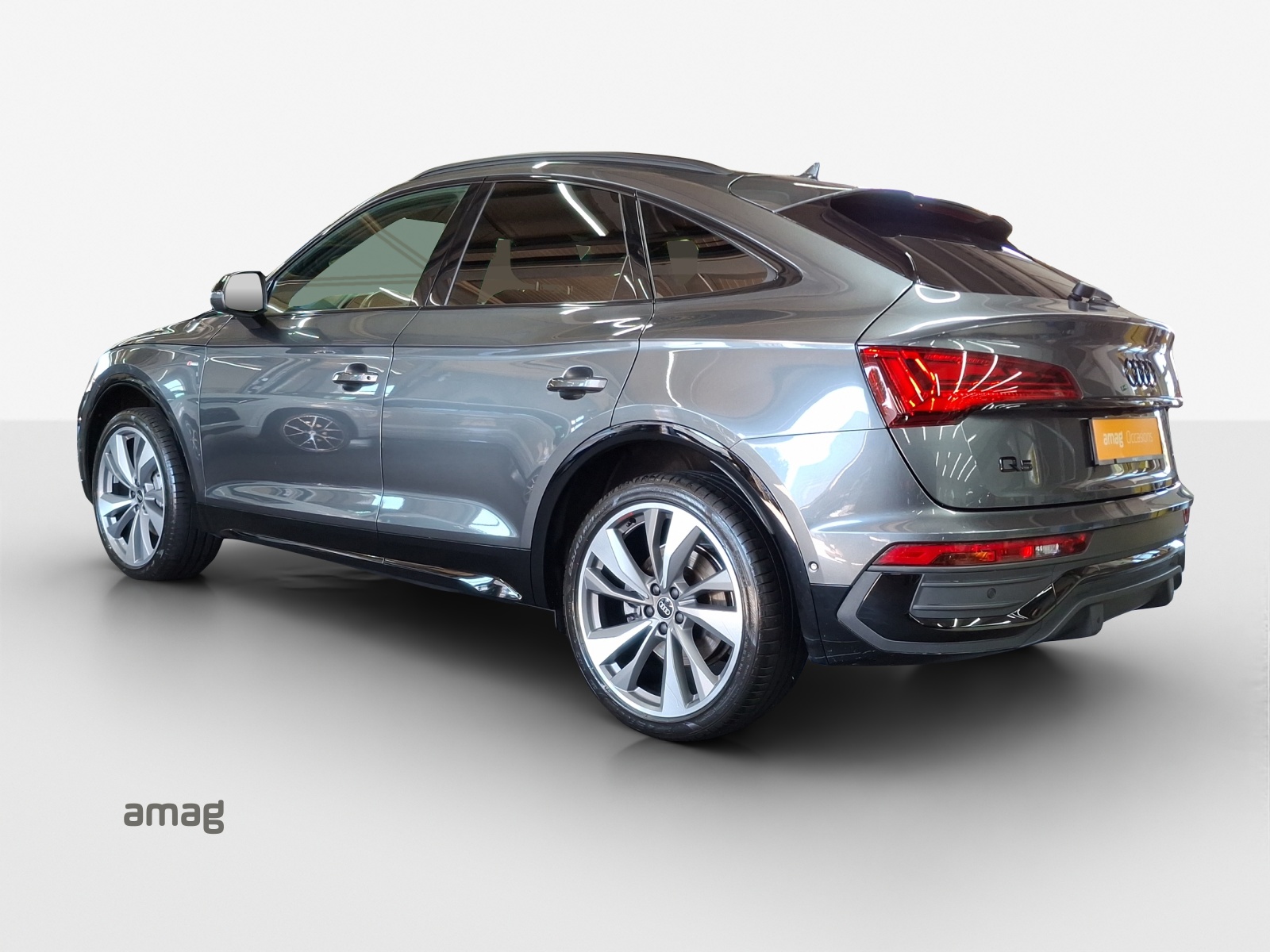 AUDI Q5 Sportback 40 TDI Blackedition quattro S-tronic-image-2