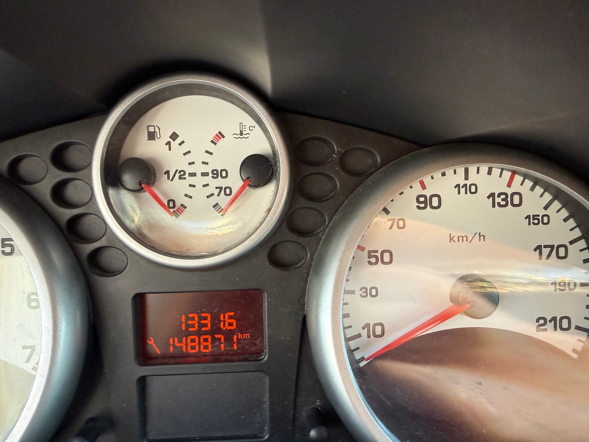 PEUGEOT 207 1.4 Urban-image-5